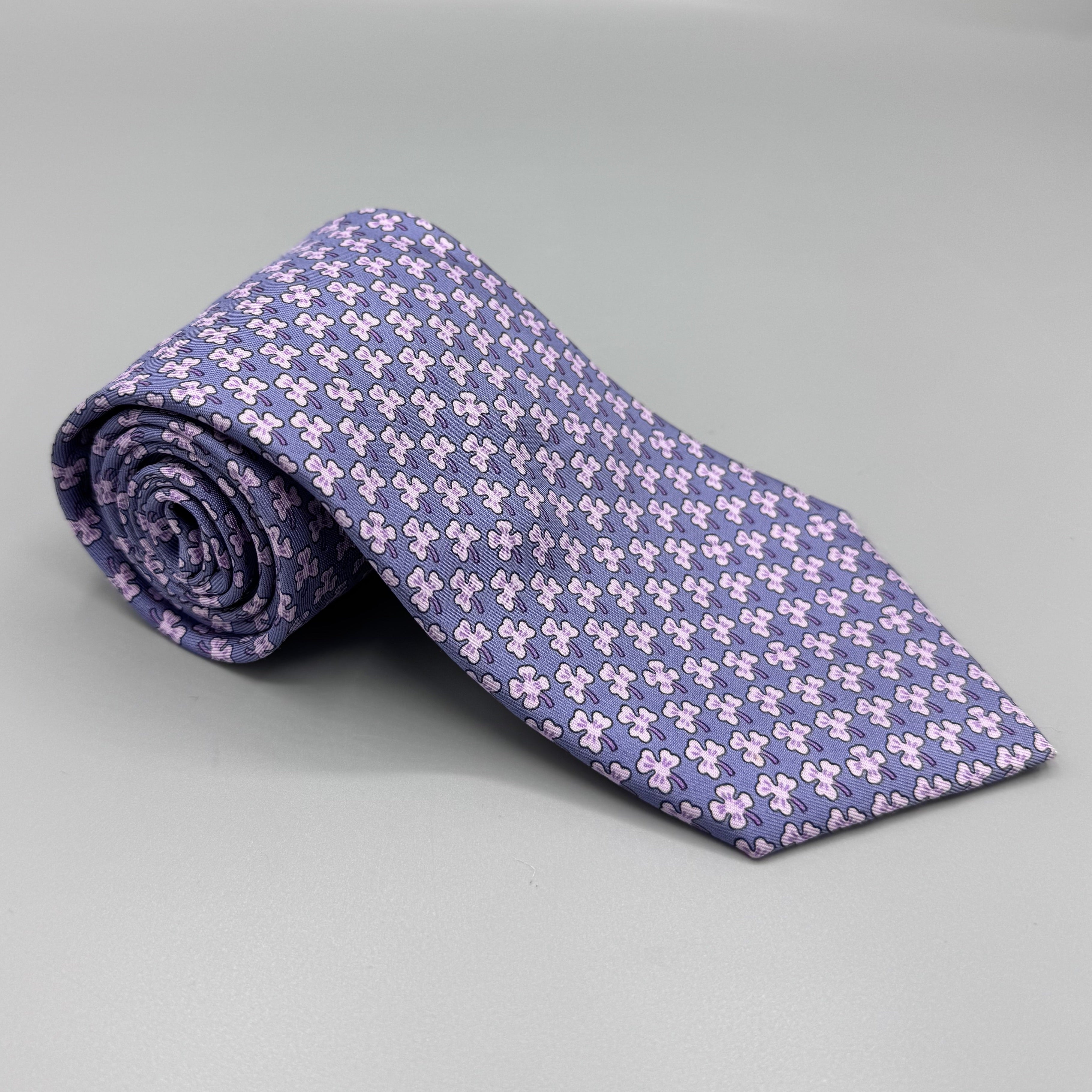 Cravate Hermès mauve à motif trèfle