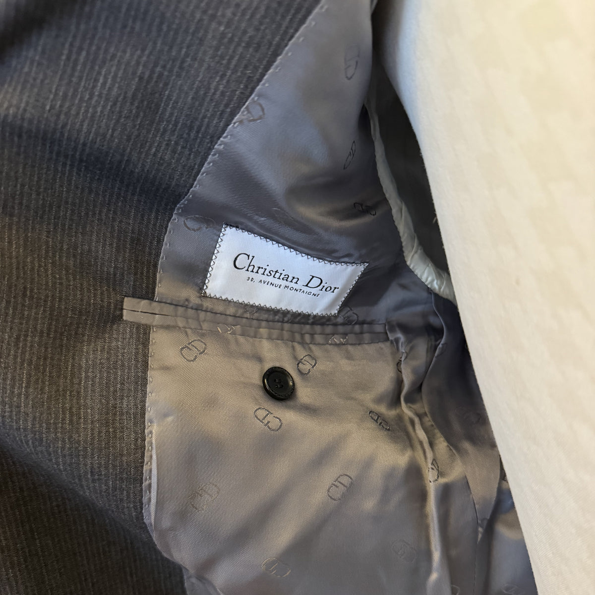 Costume Christian Dior gris anthracite à fines rayures
