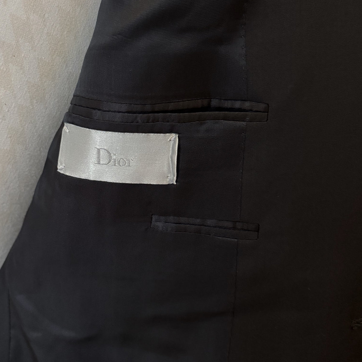 Costume Dior noir en laine vierge