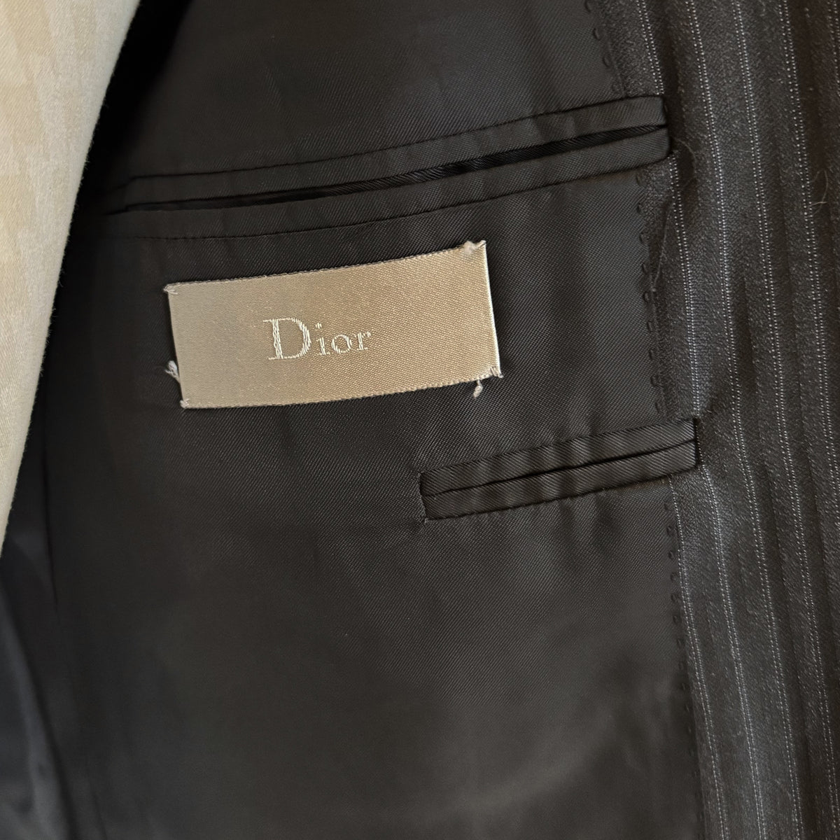 Costume 2 pièces Dior anthracite à rayures fantaisies