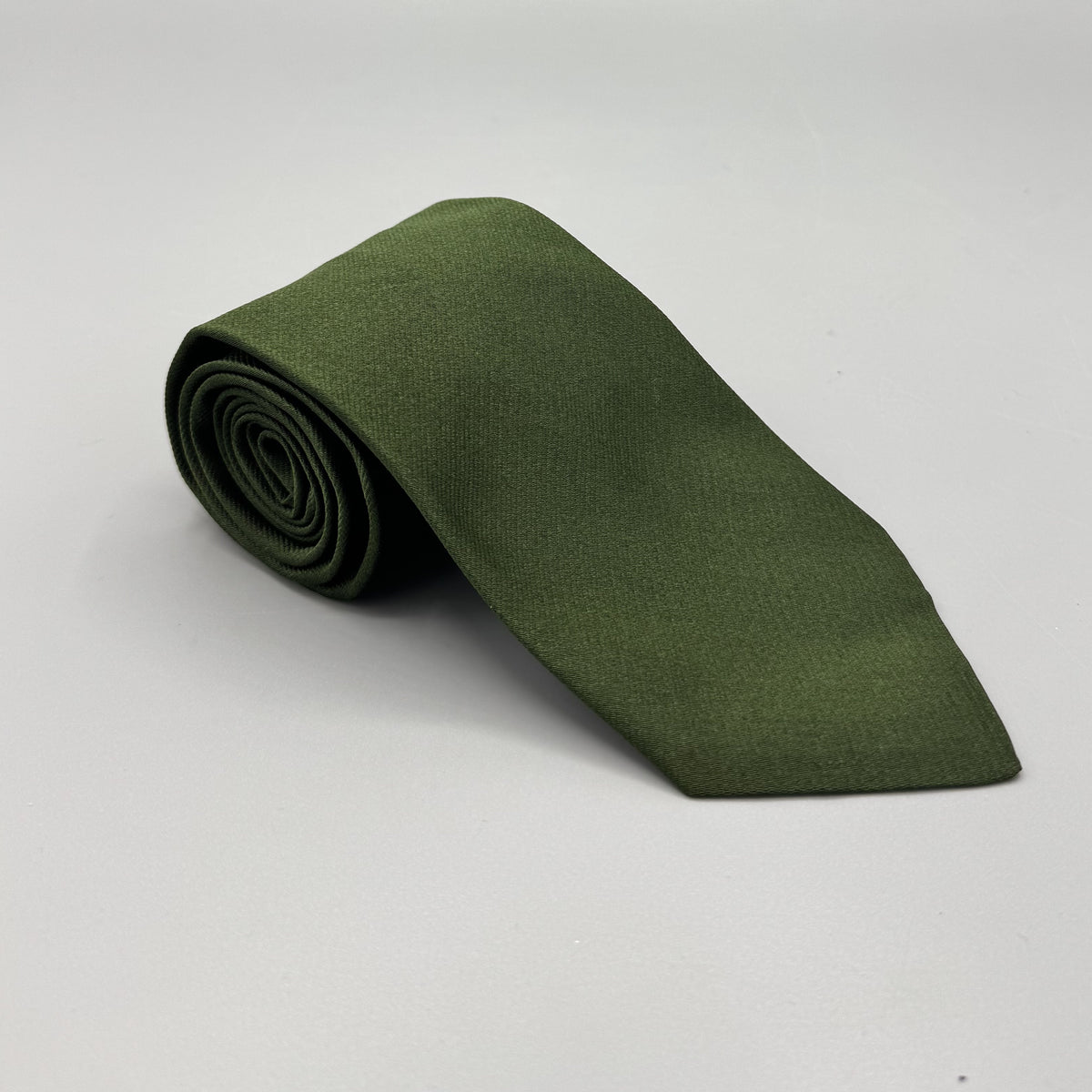 Cravate Charvet vert olive unie