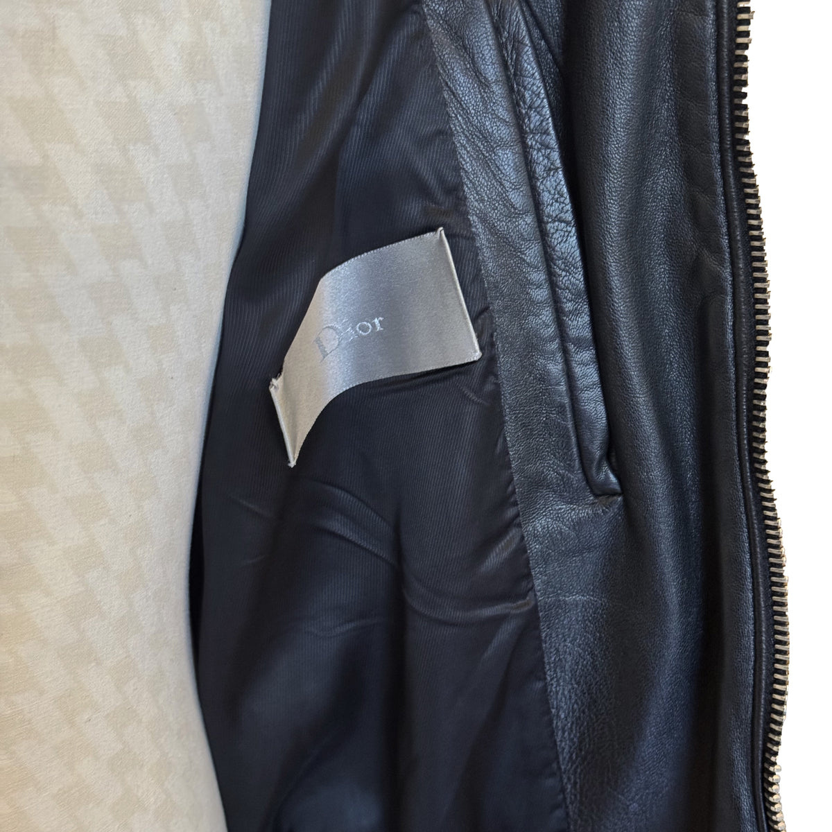 Blouson Dior en cuir noir, style bomber