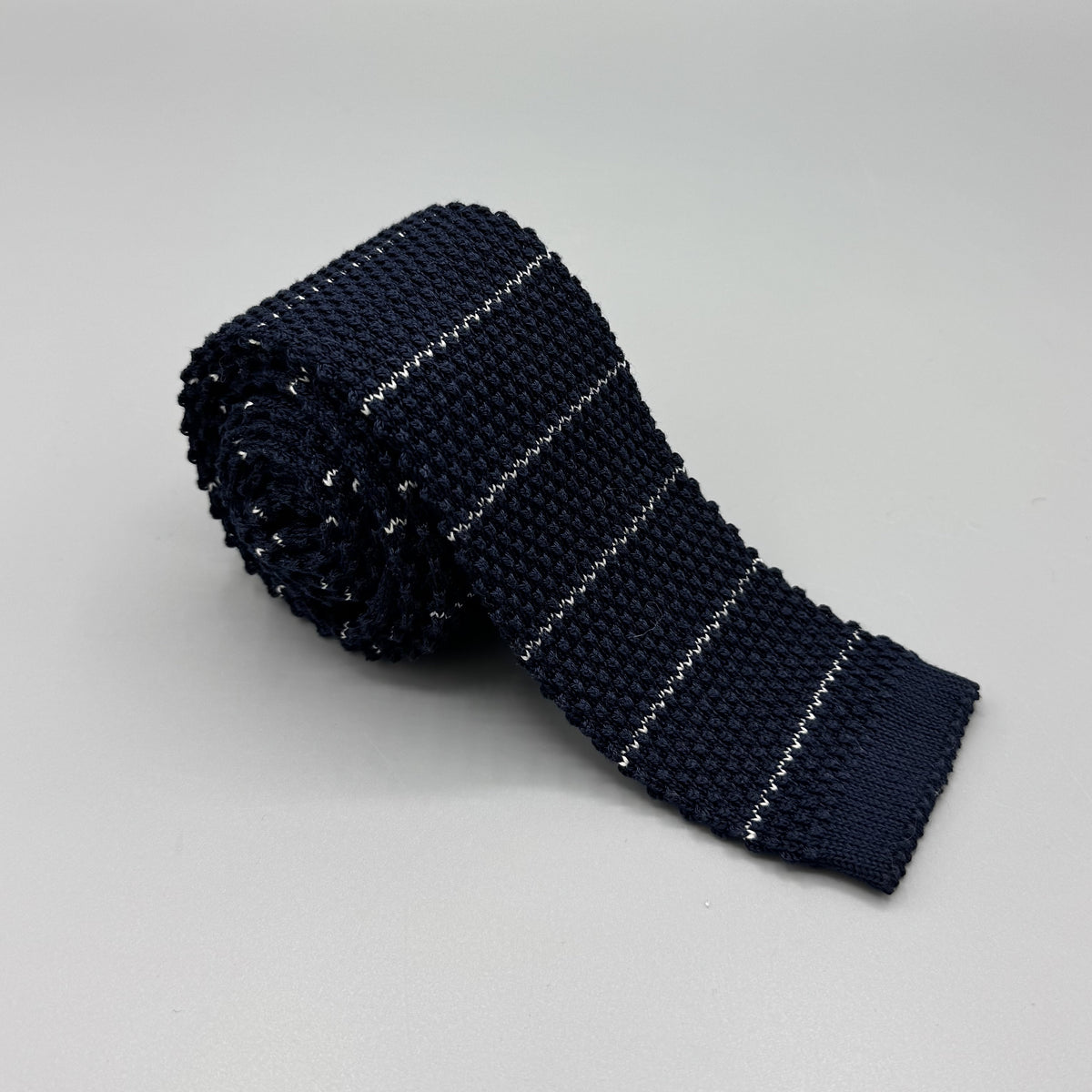 Cravate tricot J.Crew bleu marine à rayures blanches