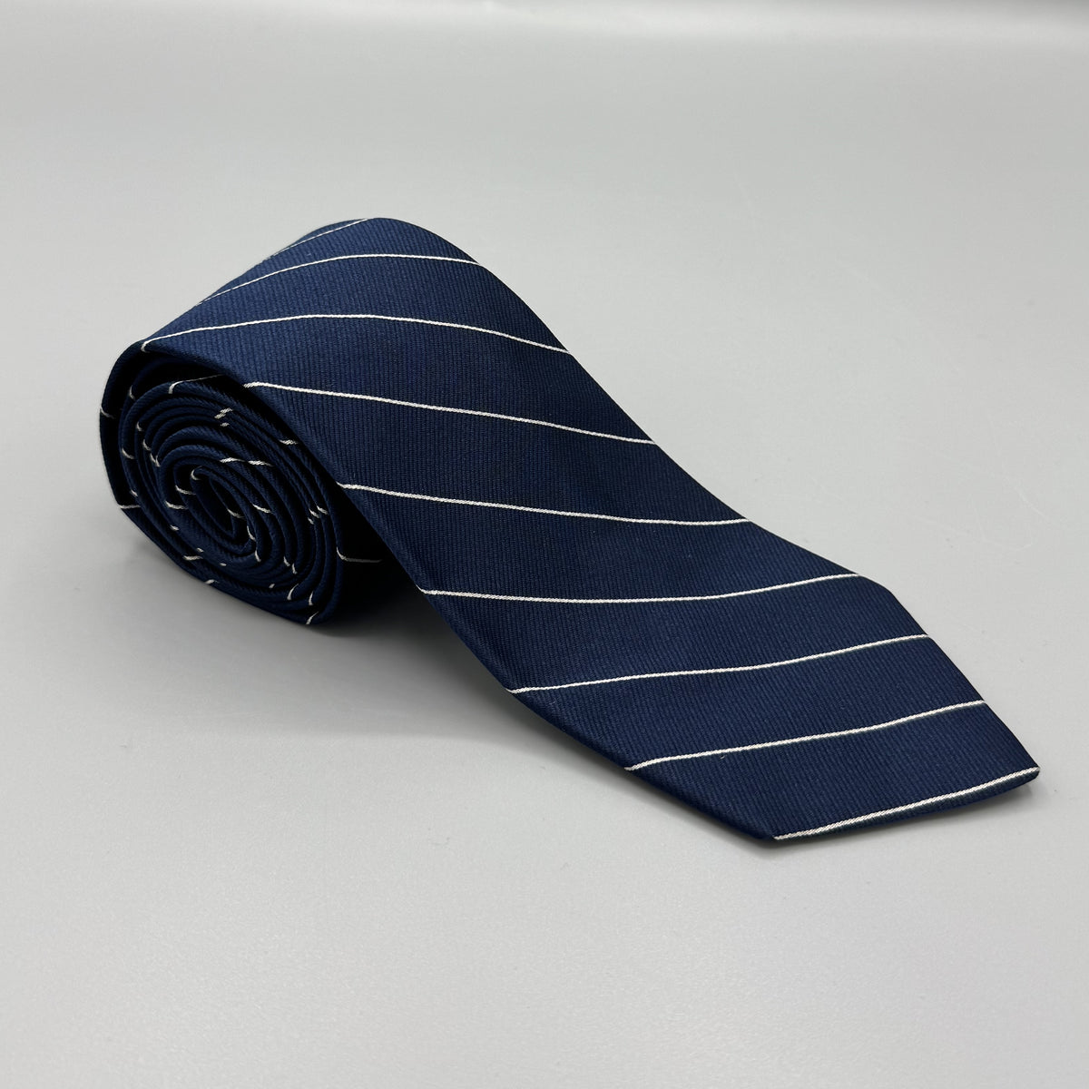 Cravate Ralph Lauren bleu marine à fines rayures blanches
