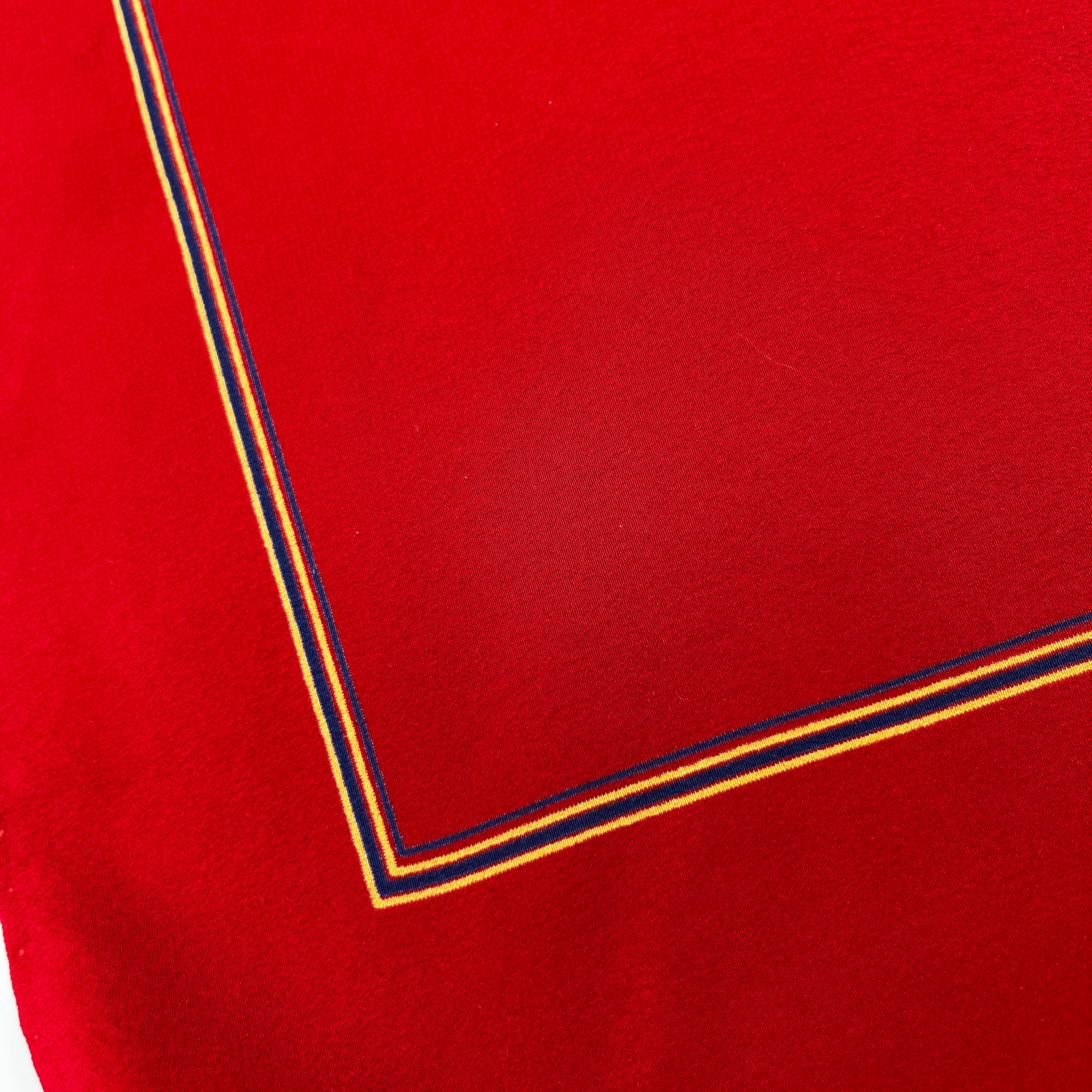 Pochette Lanvin rouge à contour bleu et beige