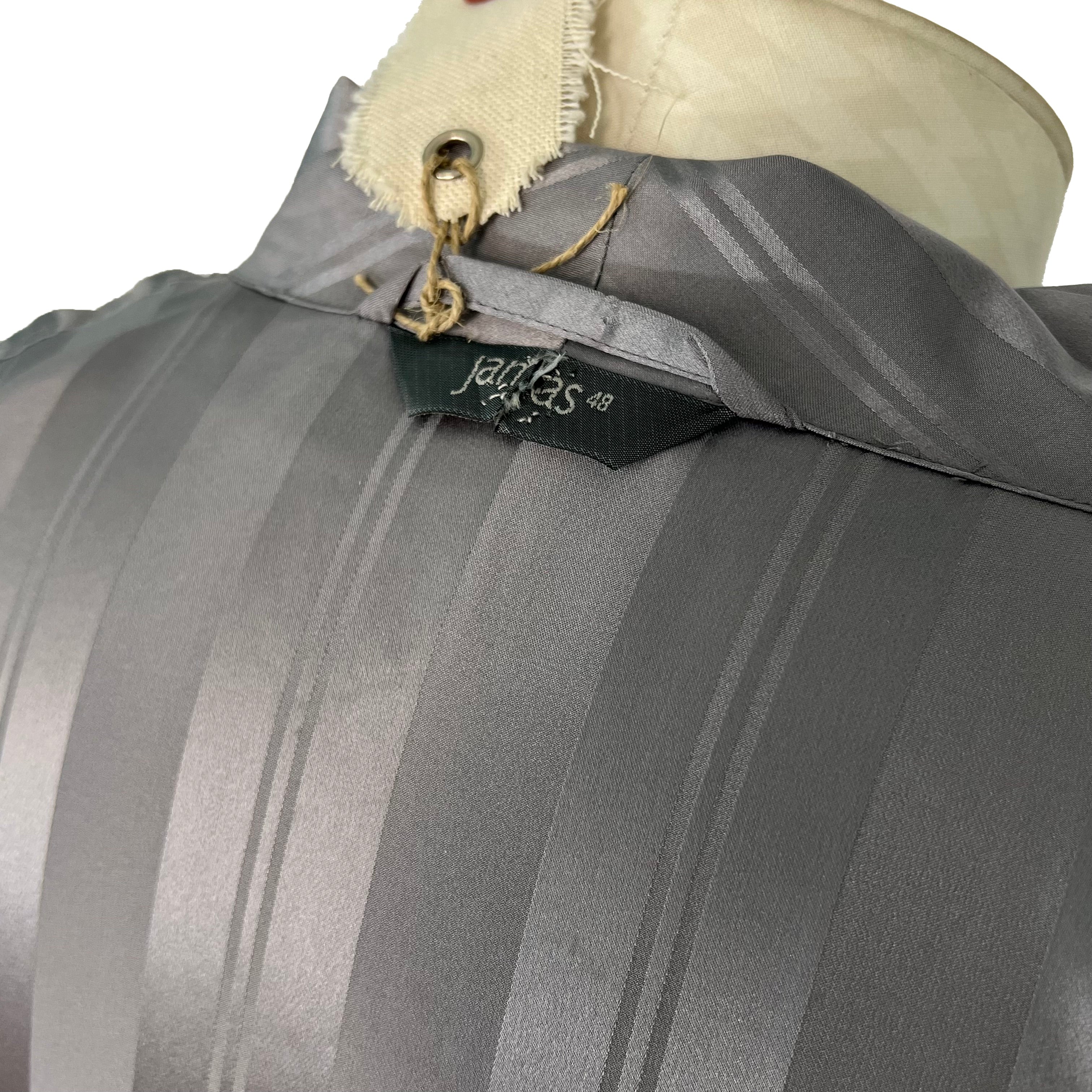 Peignoir en soie gris