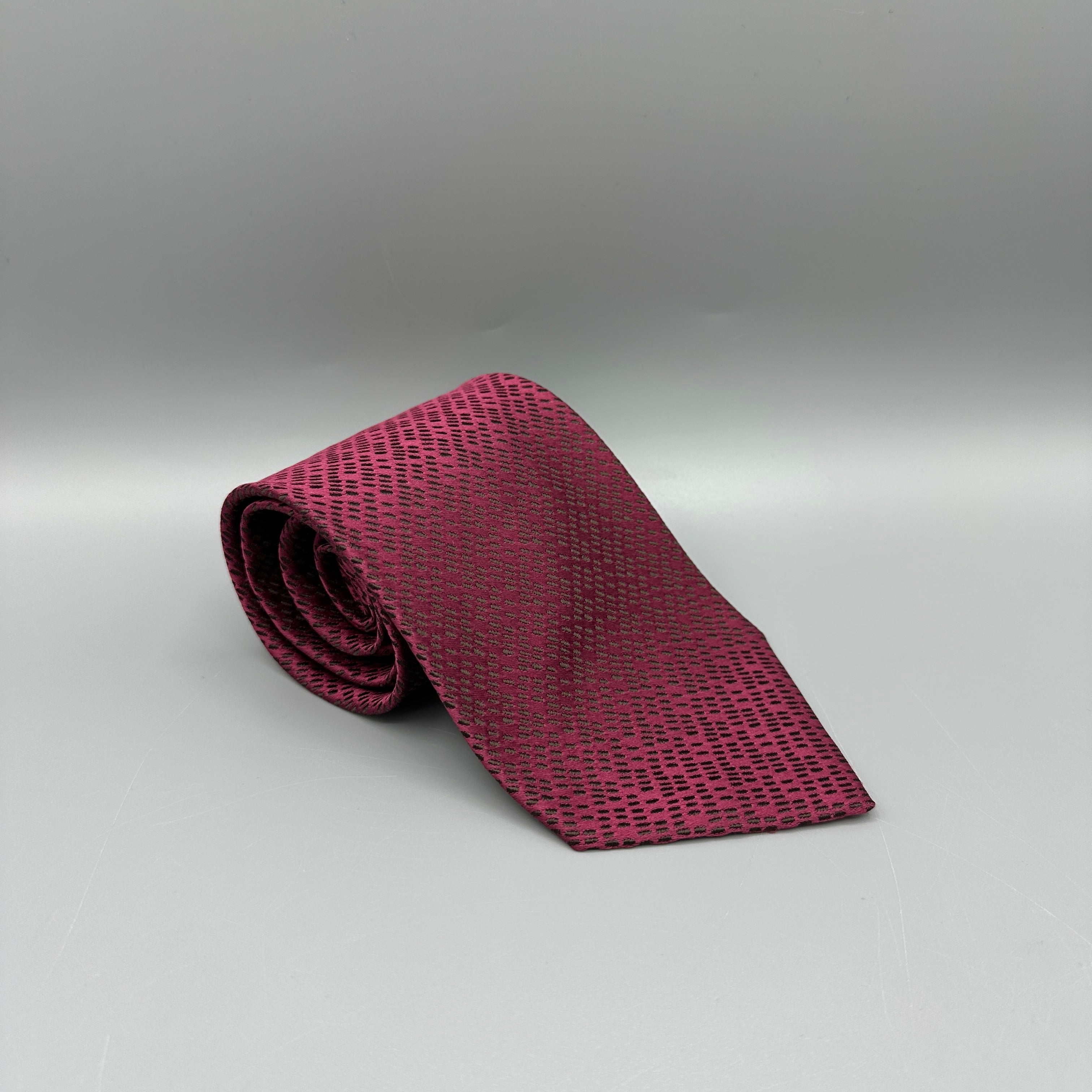 Cravate rose Charvet