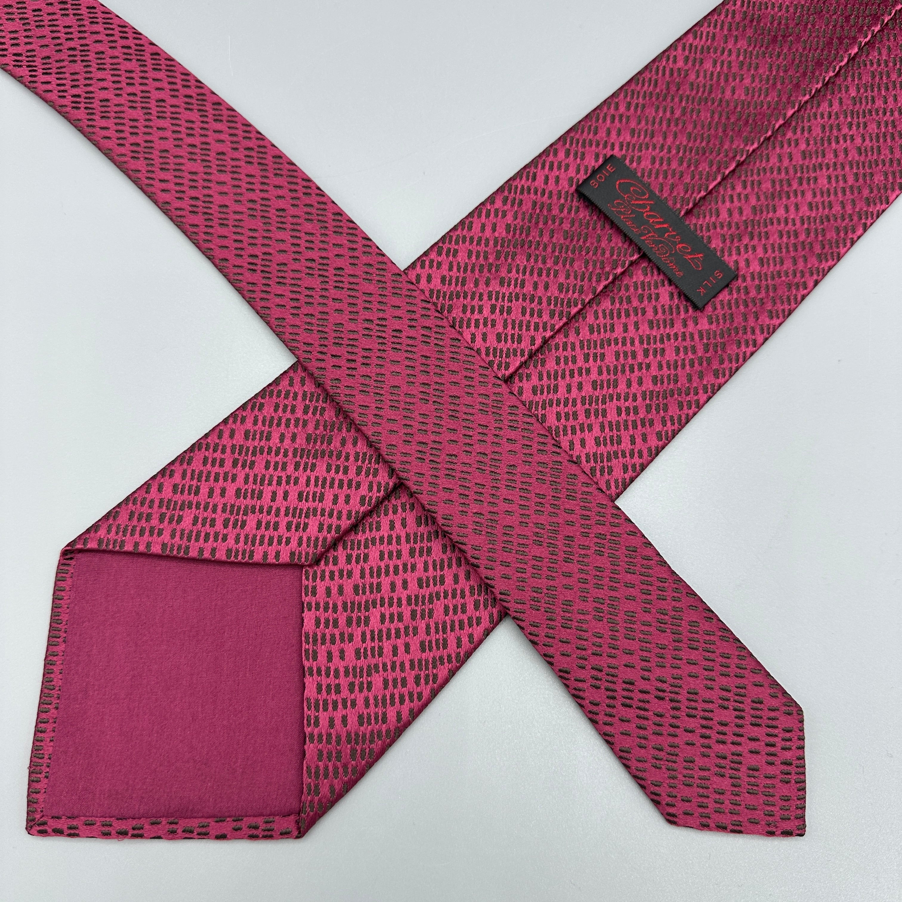 Cravate rose Charvet