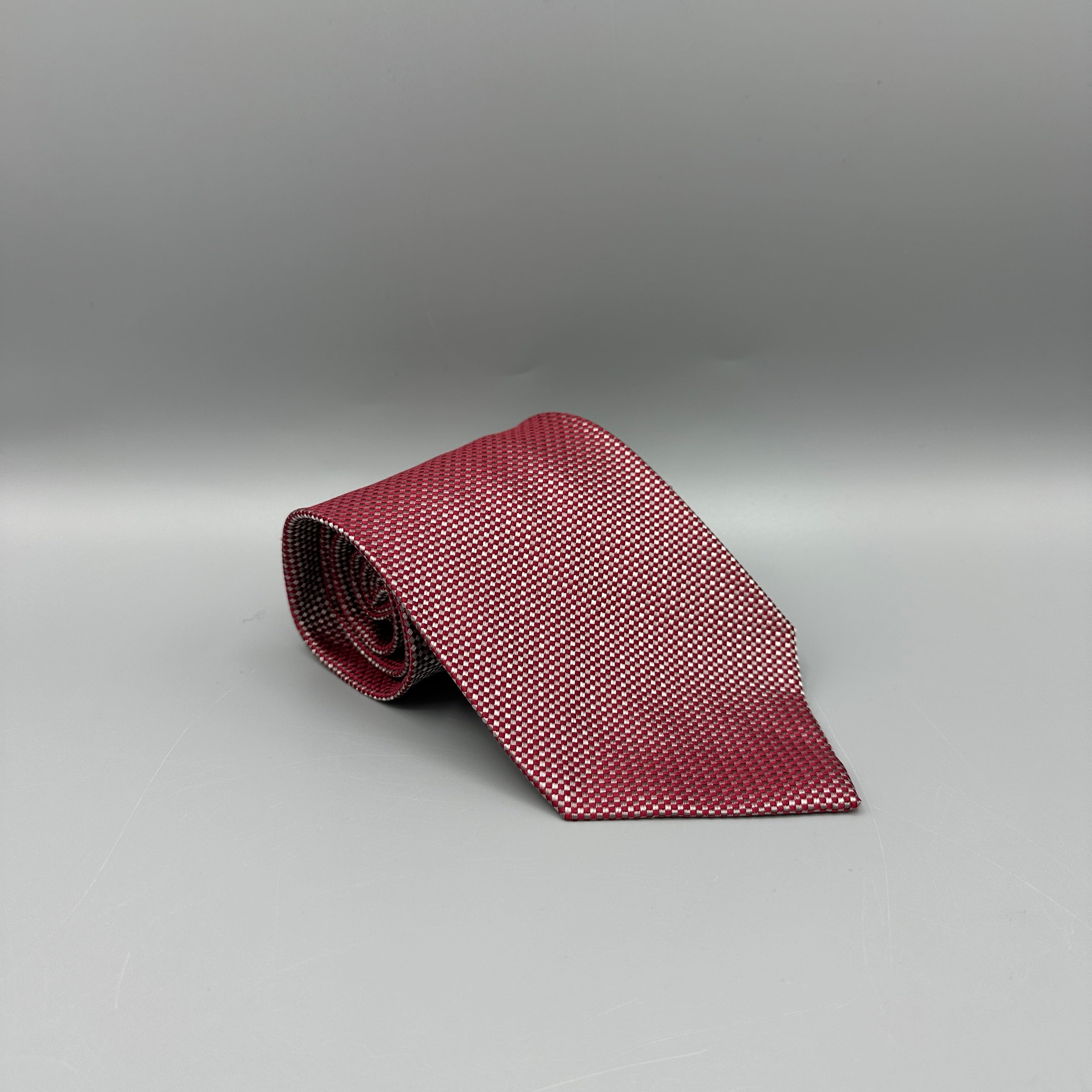 Cravate rouge et grise Charvet