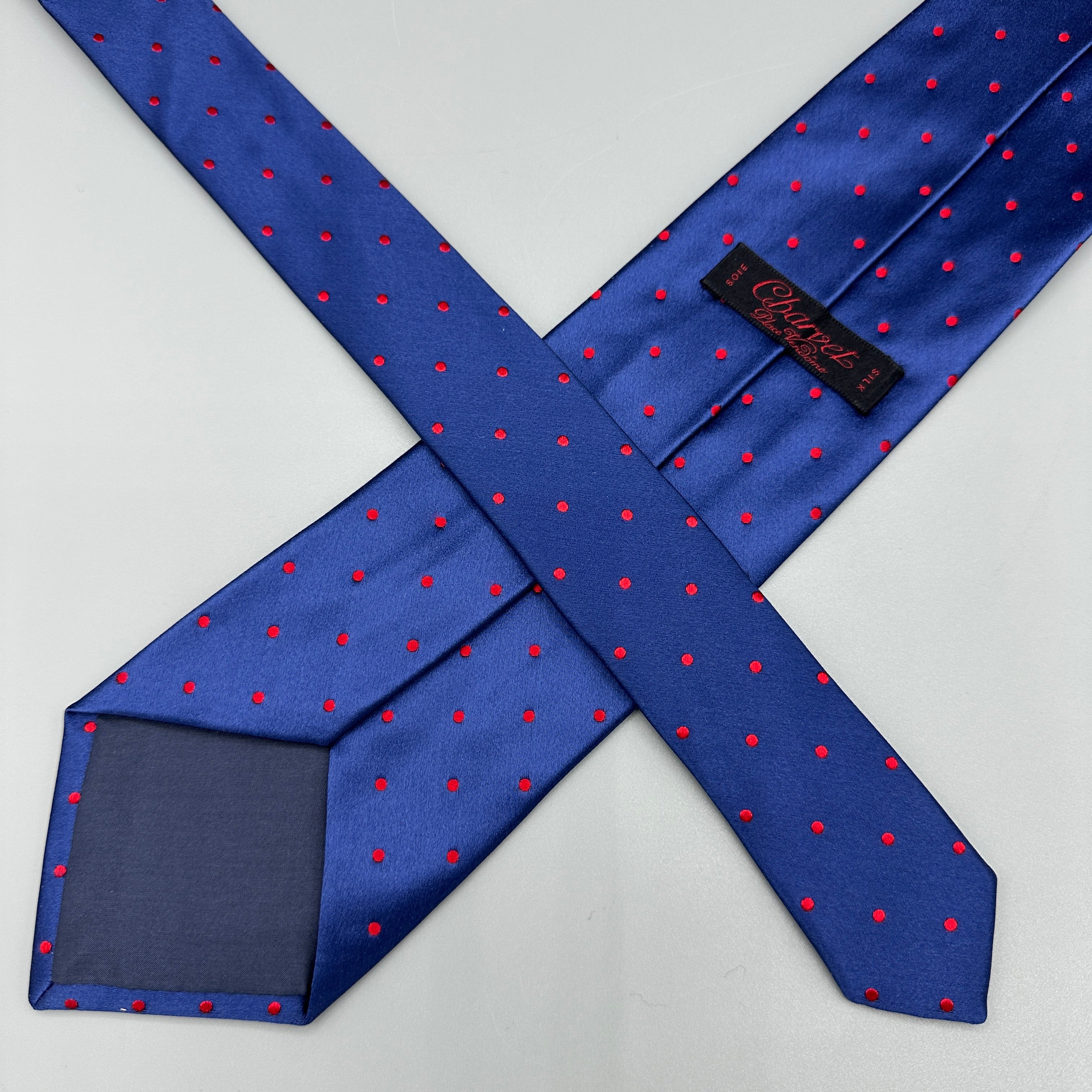 Cravate bleue Charvet