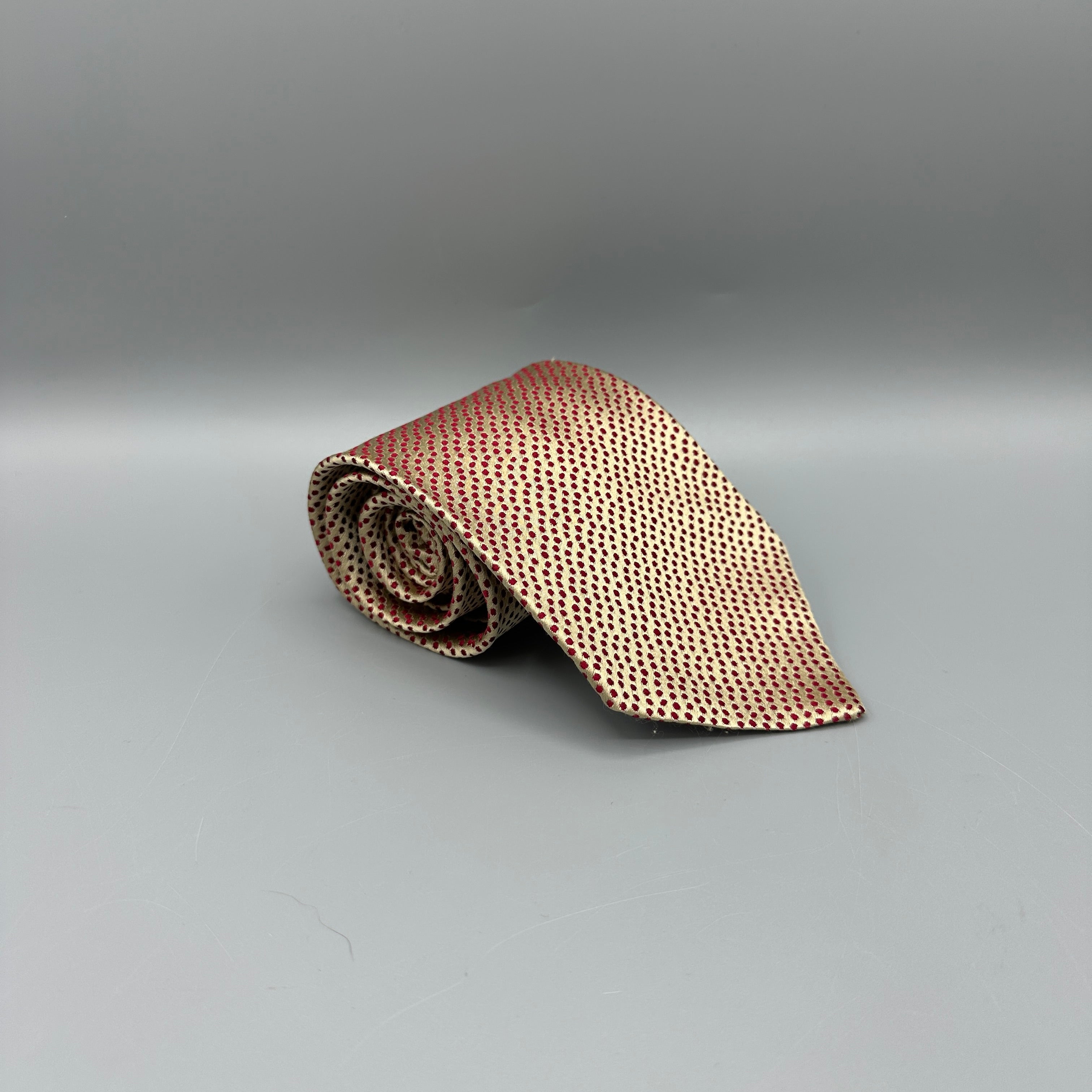 Cravate dorée Charvet