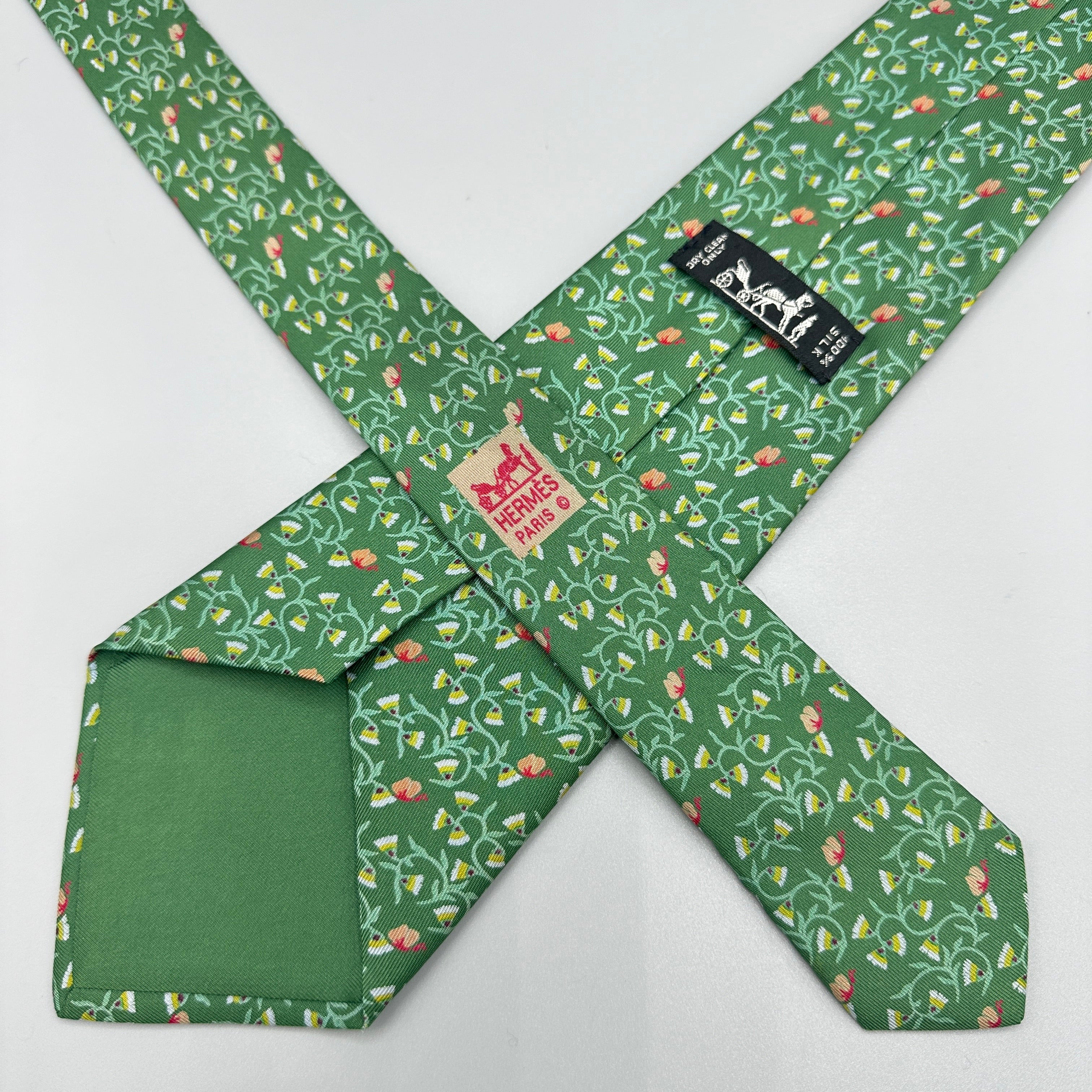 Cravate Hermès à motifs floraux
