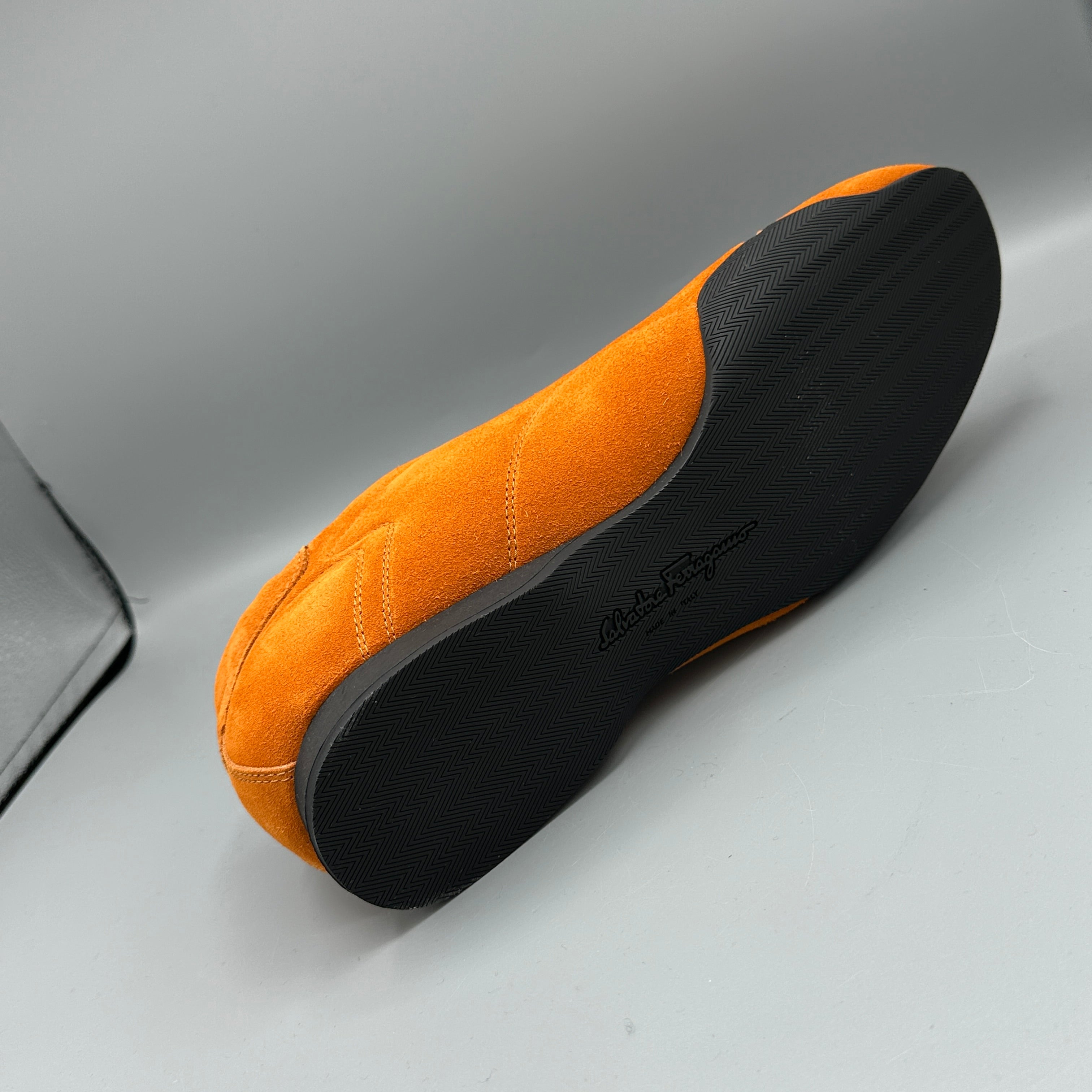 Baskets orange Ferragamo