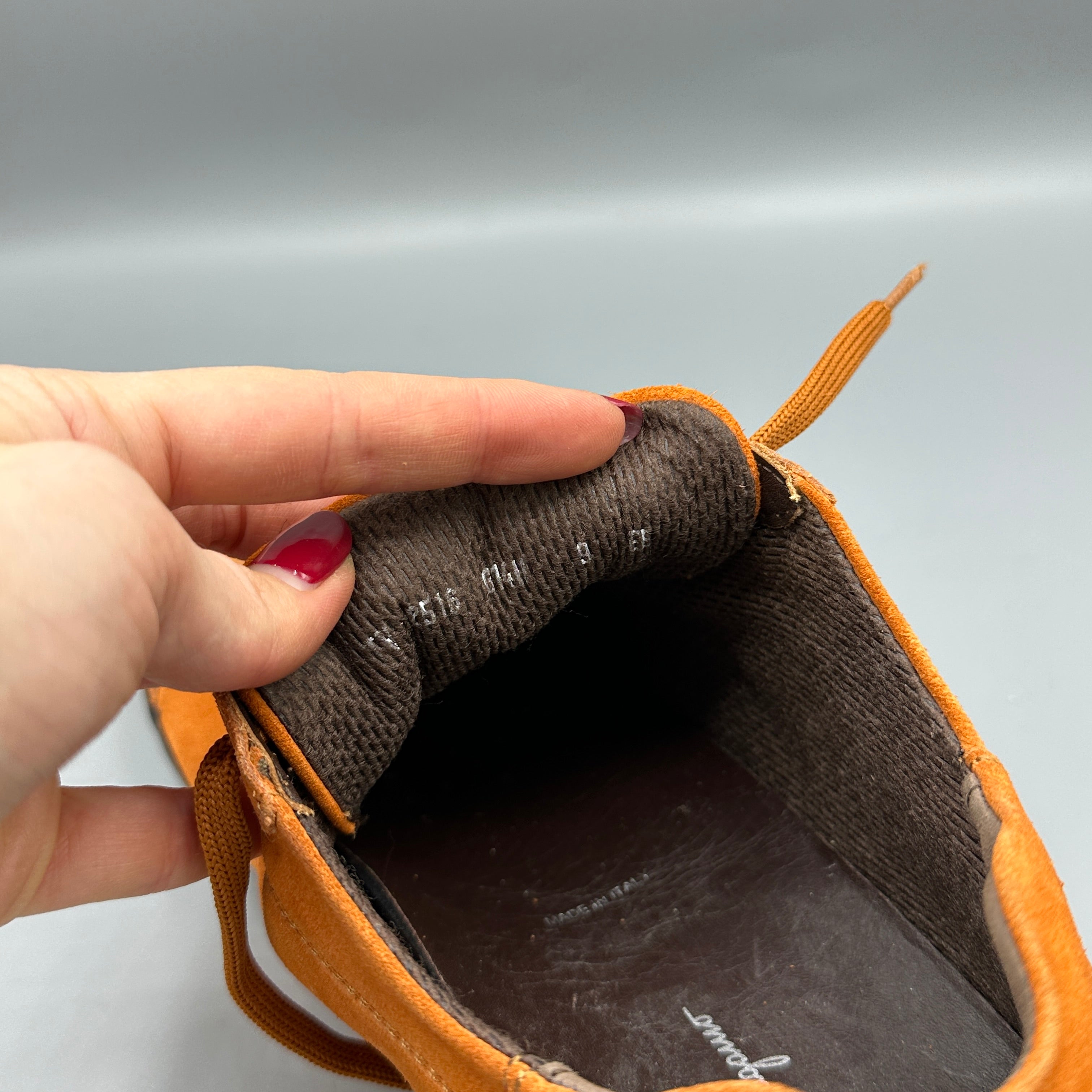 Baskets orange Ferragamo