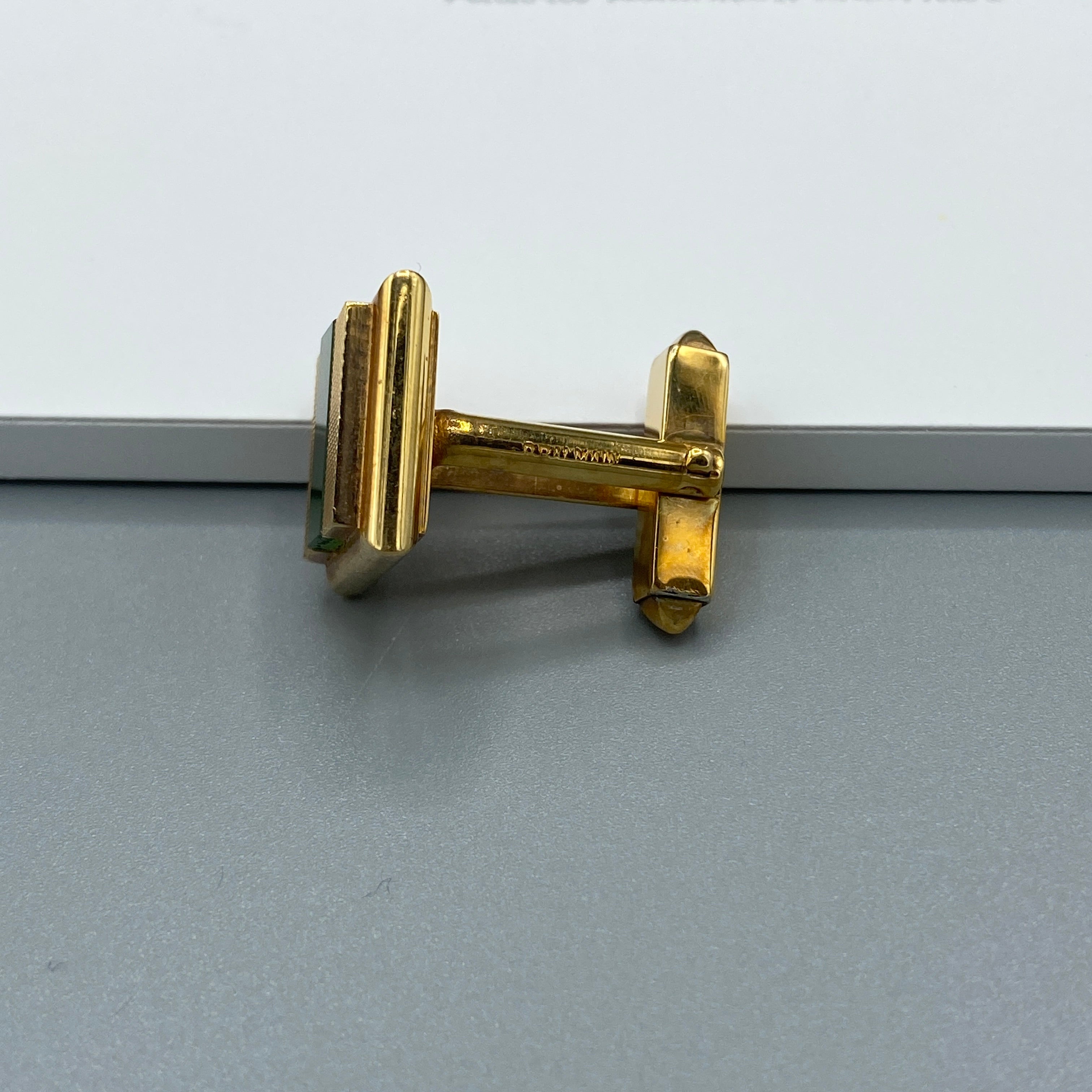 Boutons de manchette dorés Pierre Balmain