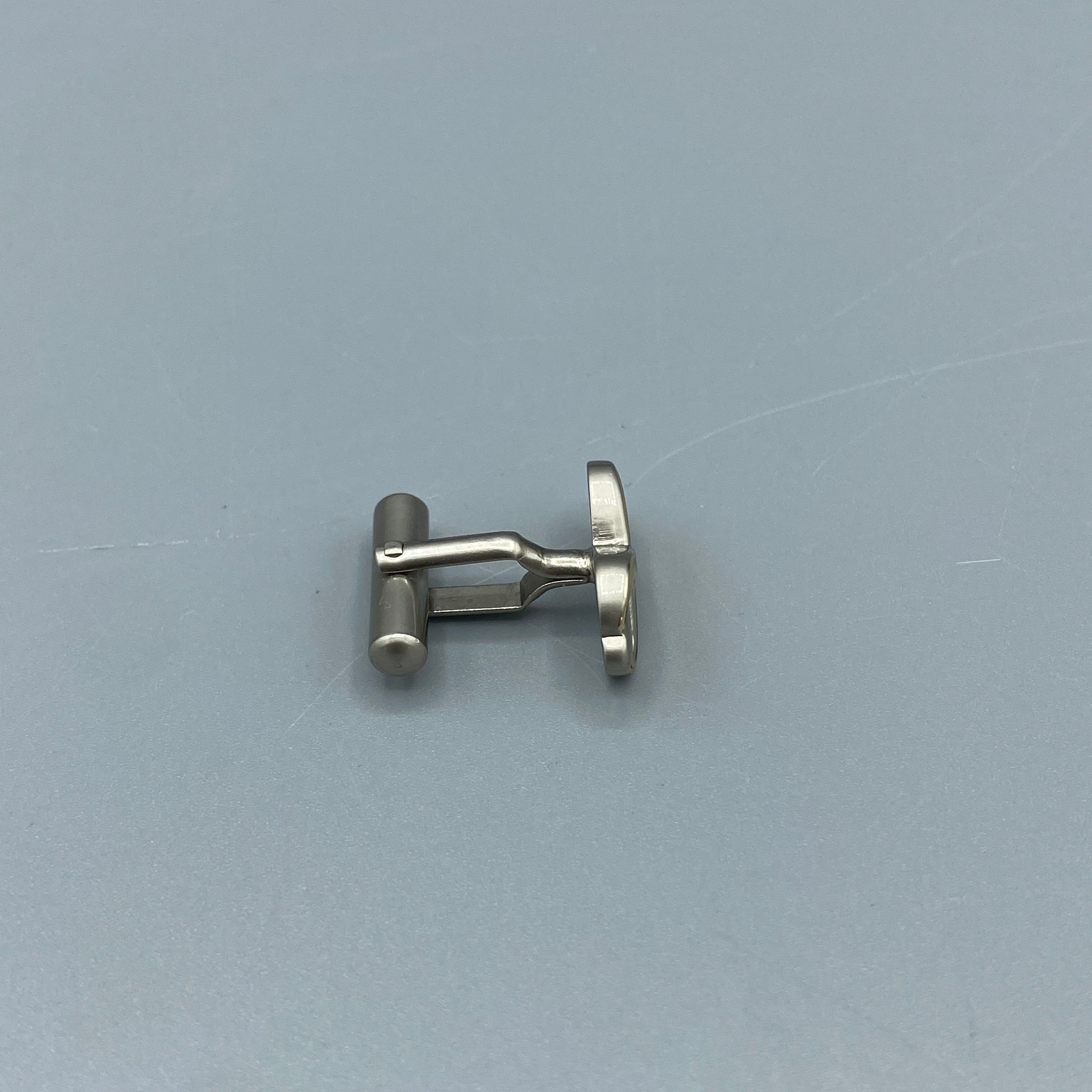 Boutons de manchette et pince à cravate argentés Renoma