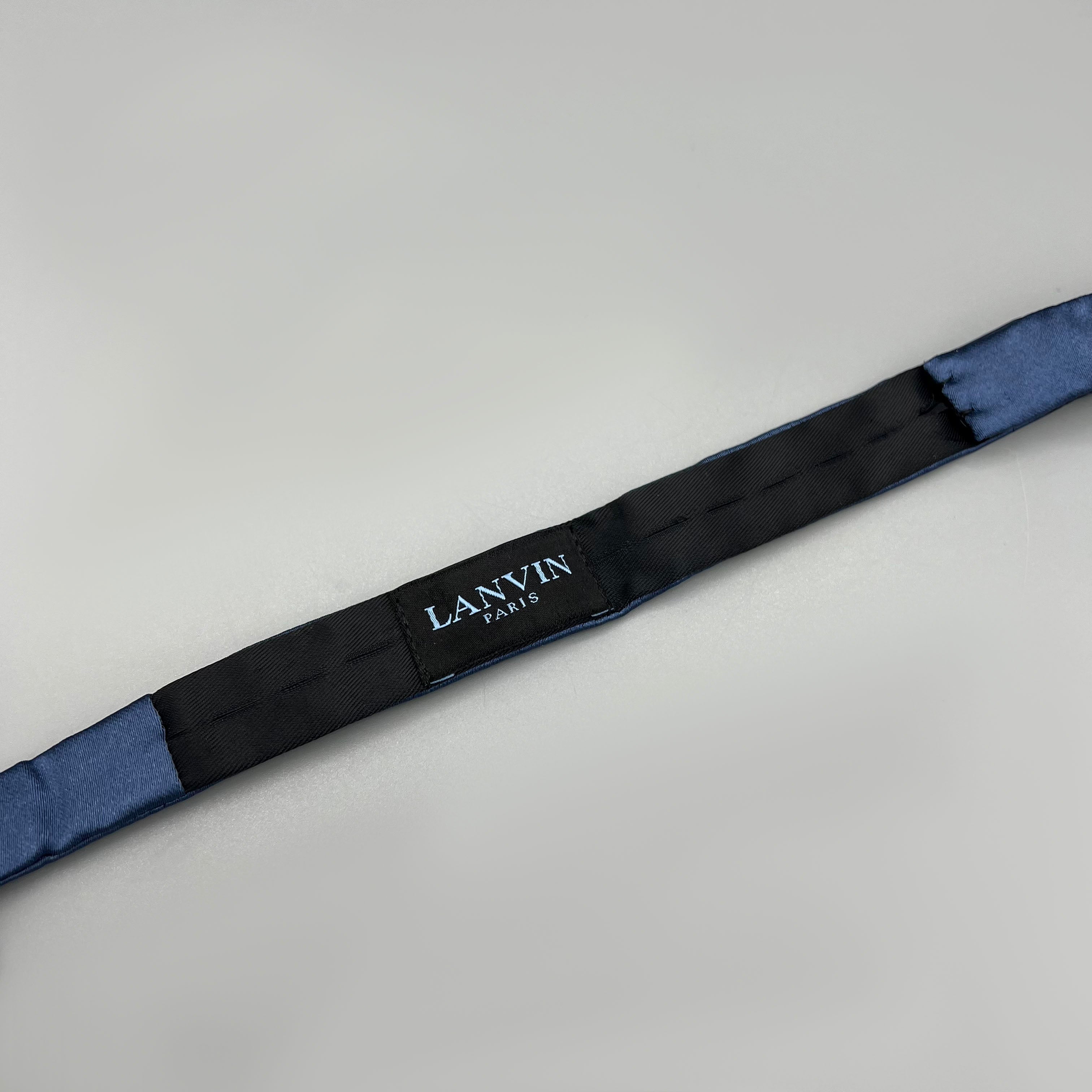 Nœud papillon bleu prénoué Lanvin