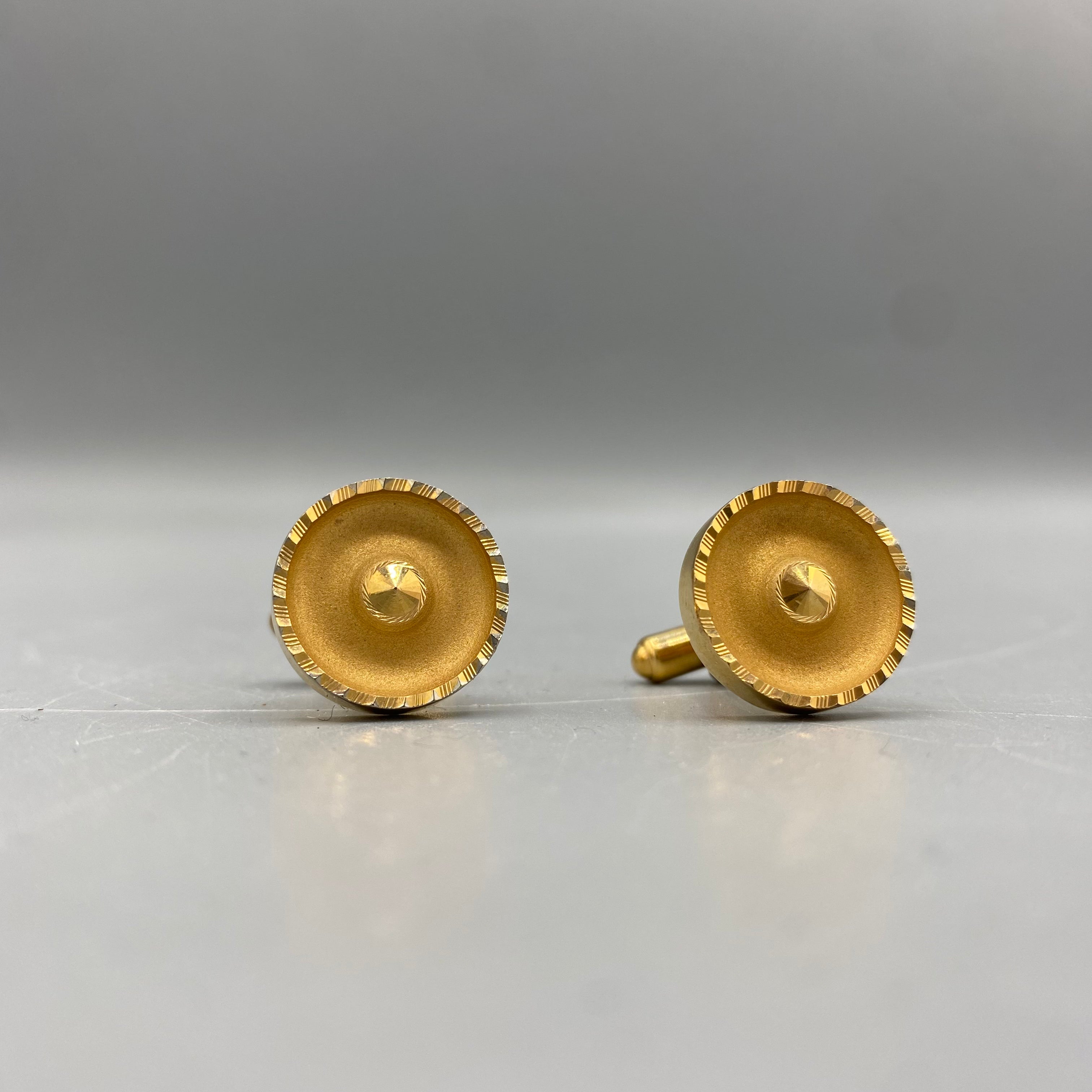 Boutons de manchettes vintage dorés