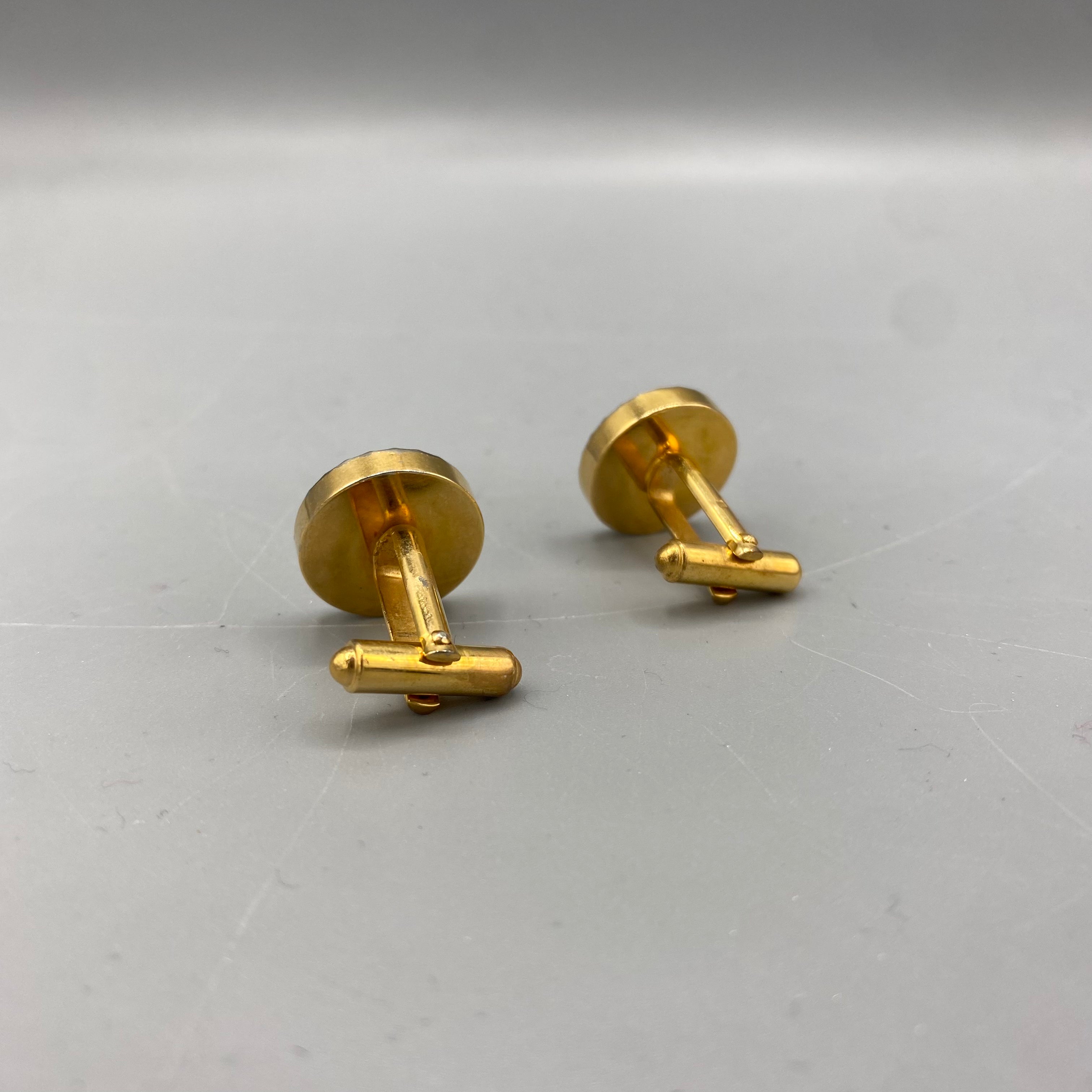 Boutons de manchettes vintage dorés