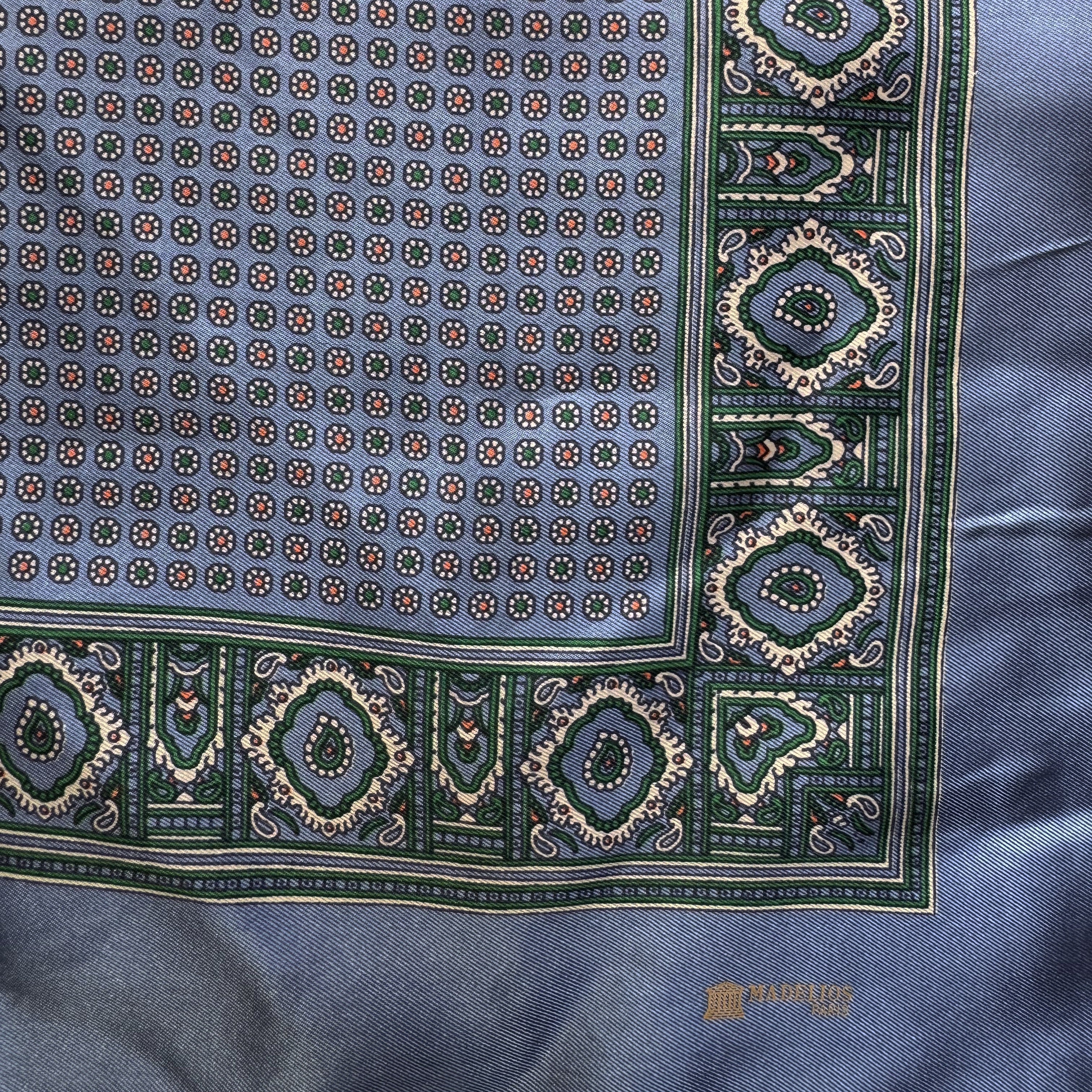 Carré Madelios Paris bleu à motif cachemire
