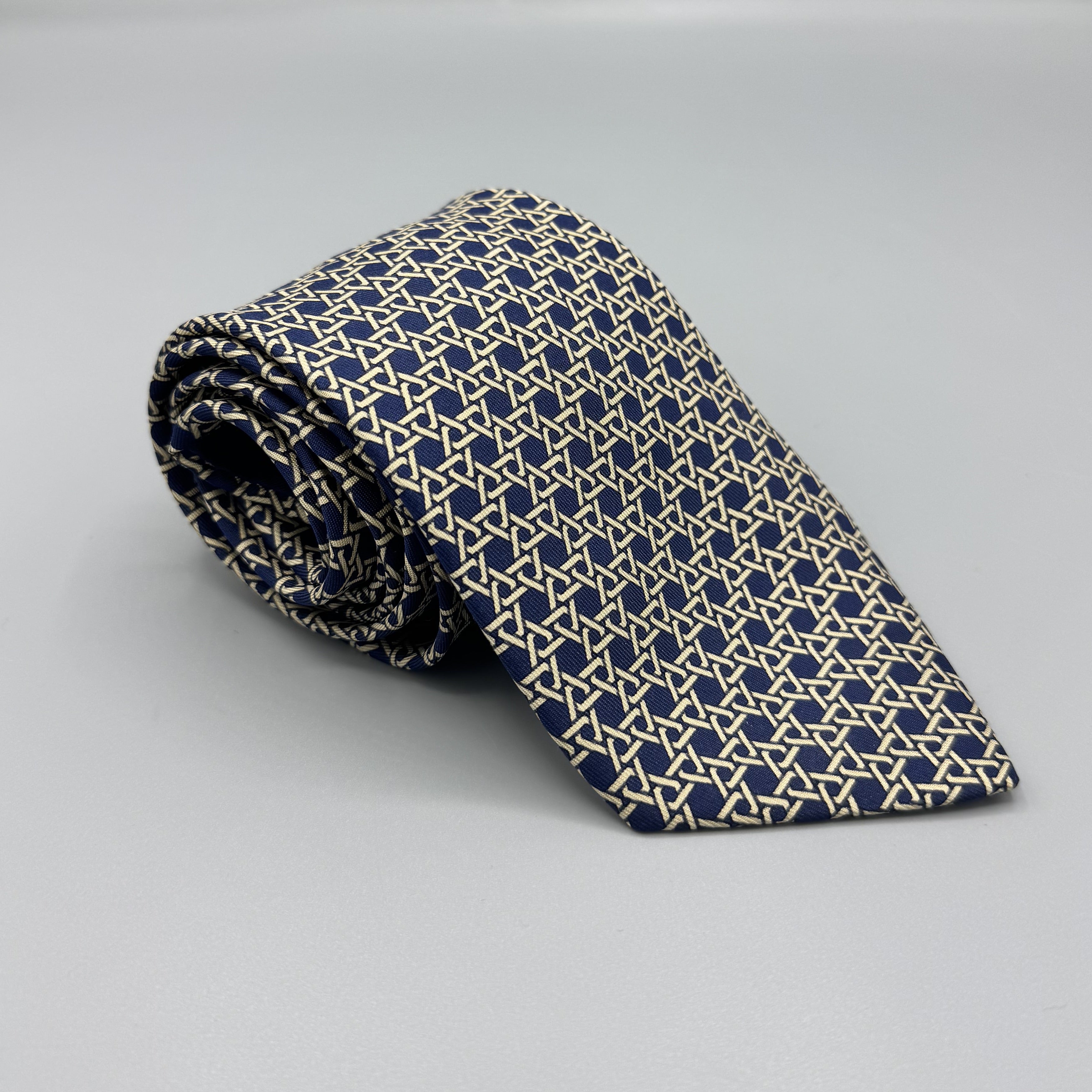 Cravate Hermès bleue à motif treillis