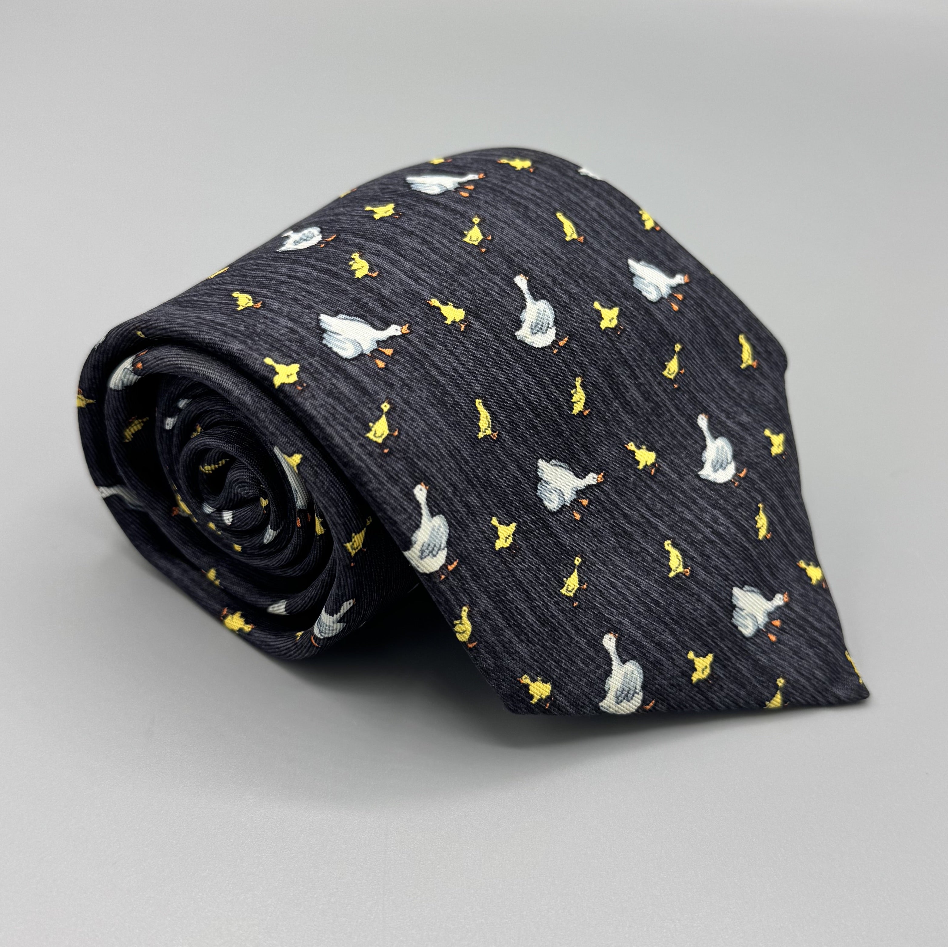 Cravate Hermès noire à motif oie