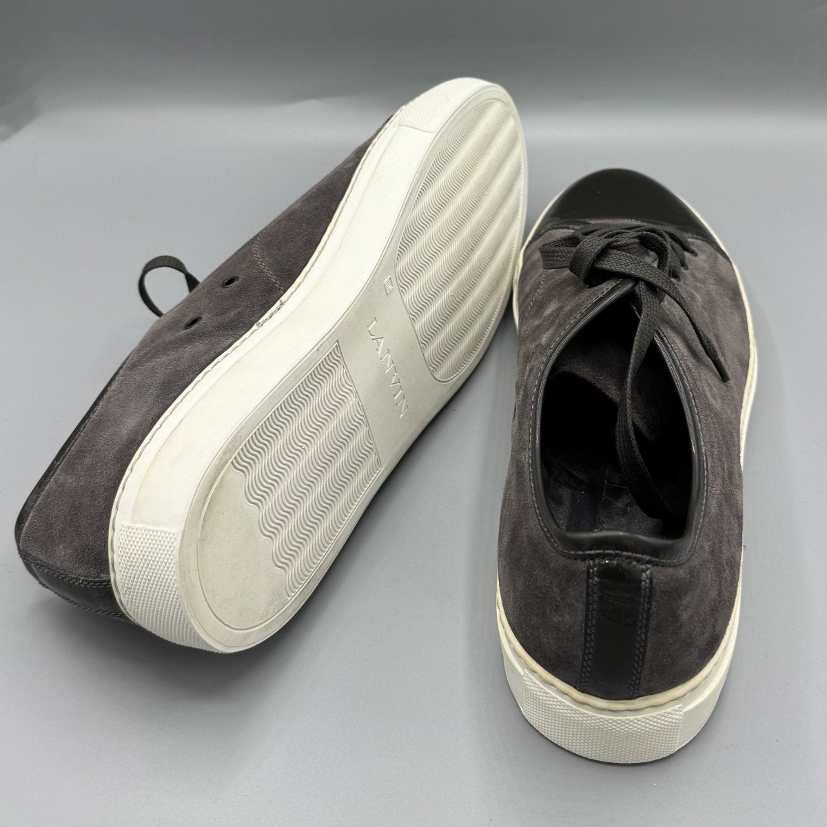 Baskets Lanvin grises en daim et cuir verni - Le Beau Gustave