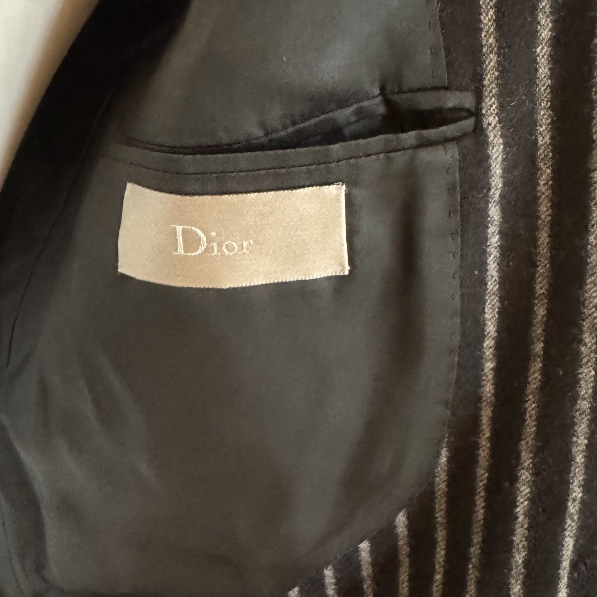 Blazer cintré Dior noir à rayures craie blanches - Le Beau Gustave