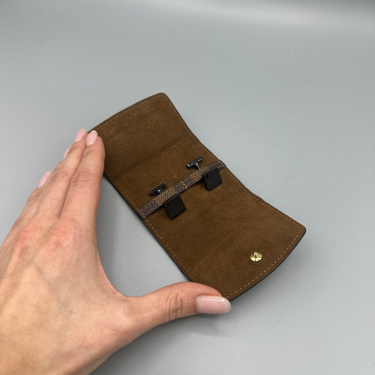 Boutons de manchette Louis Vuitton noirs - Le Beau Gustave