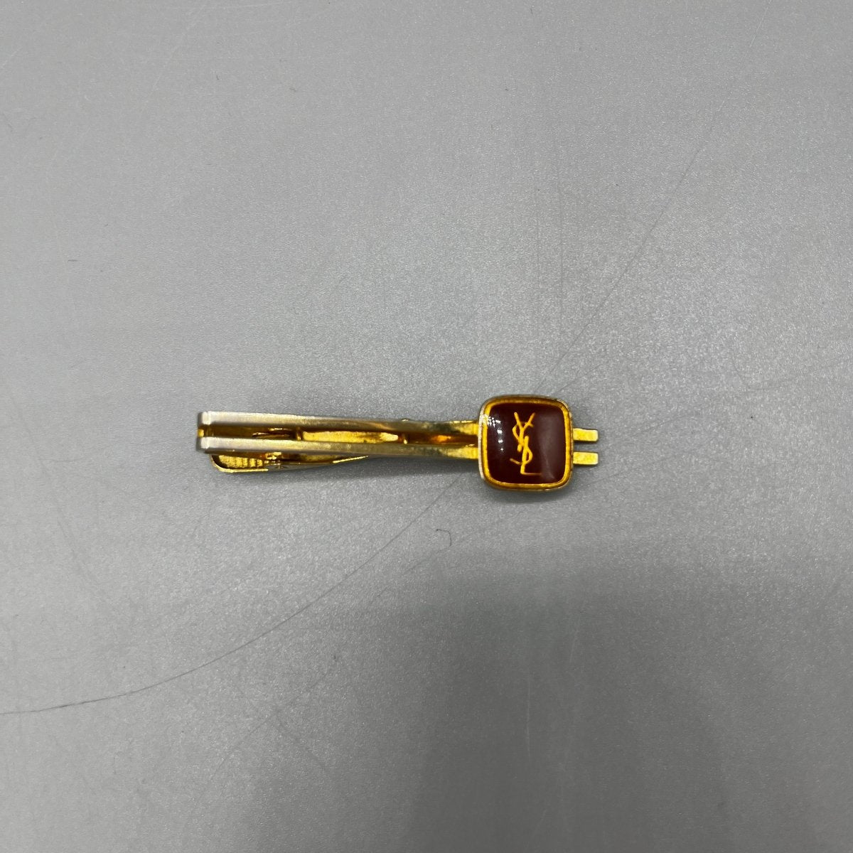 Boutons de manchette Yves Saint Laurent bordeaux et dorés - Le Beau Gustave