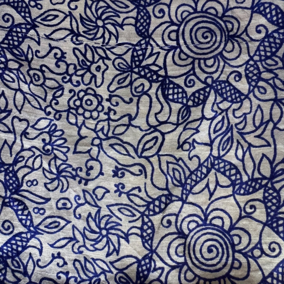 Carré Charvet bleu en soie indienne - Le Beau Gustave