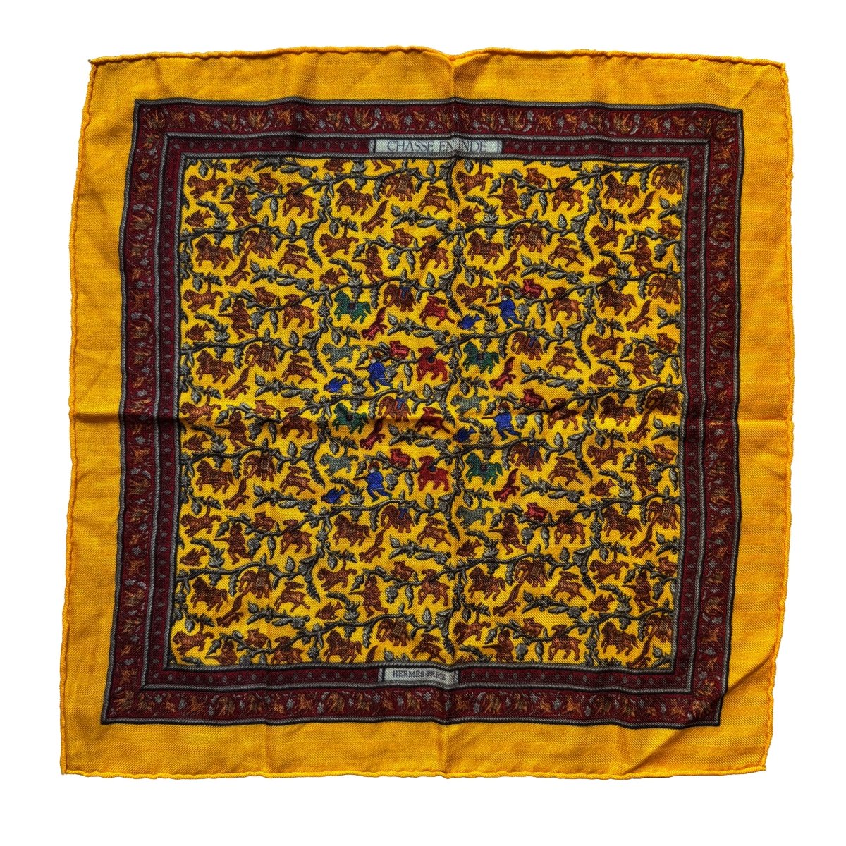 Carré gavroche Hermès "Chasse en Inde" orange cachemire et soie - Le Beau Gustave