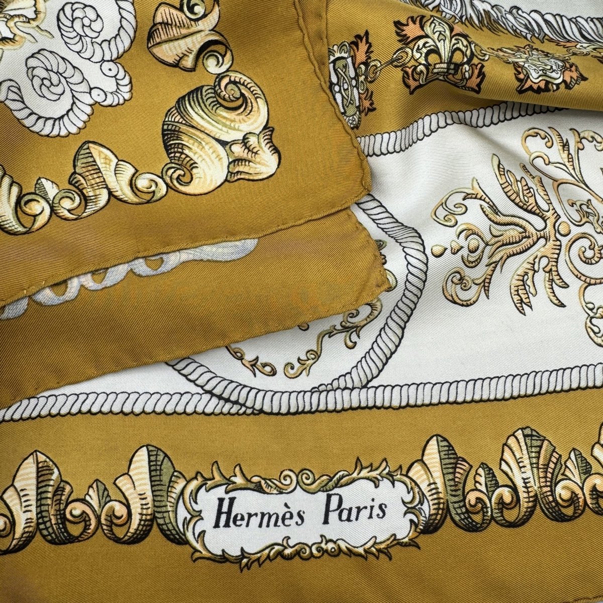 Carré Hermès "Ludovicus Magnus" par F. de La Perrière - Le Beau Gustave