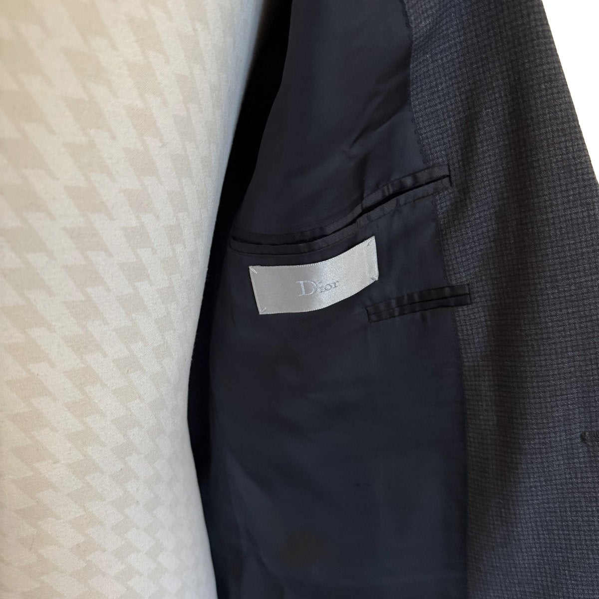 Costume 2 pièces Dior gris anthracite à micro carreaux - Le Beau Gustave