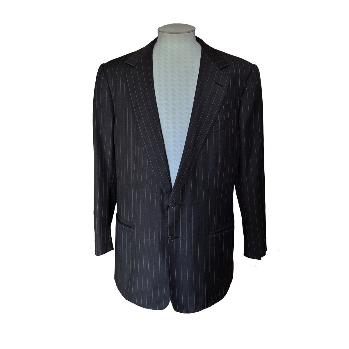 Costume Cifonelli sur mesure noir à fines rayures tennis - Le Beau Gustave
