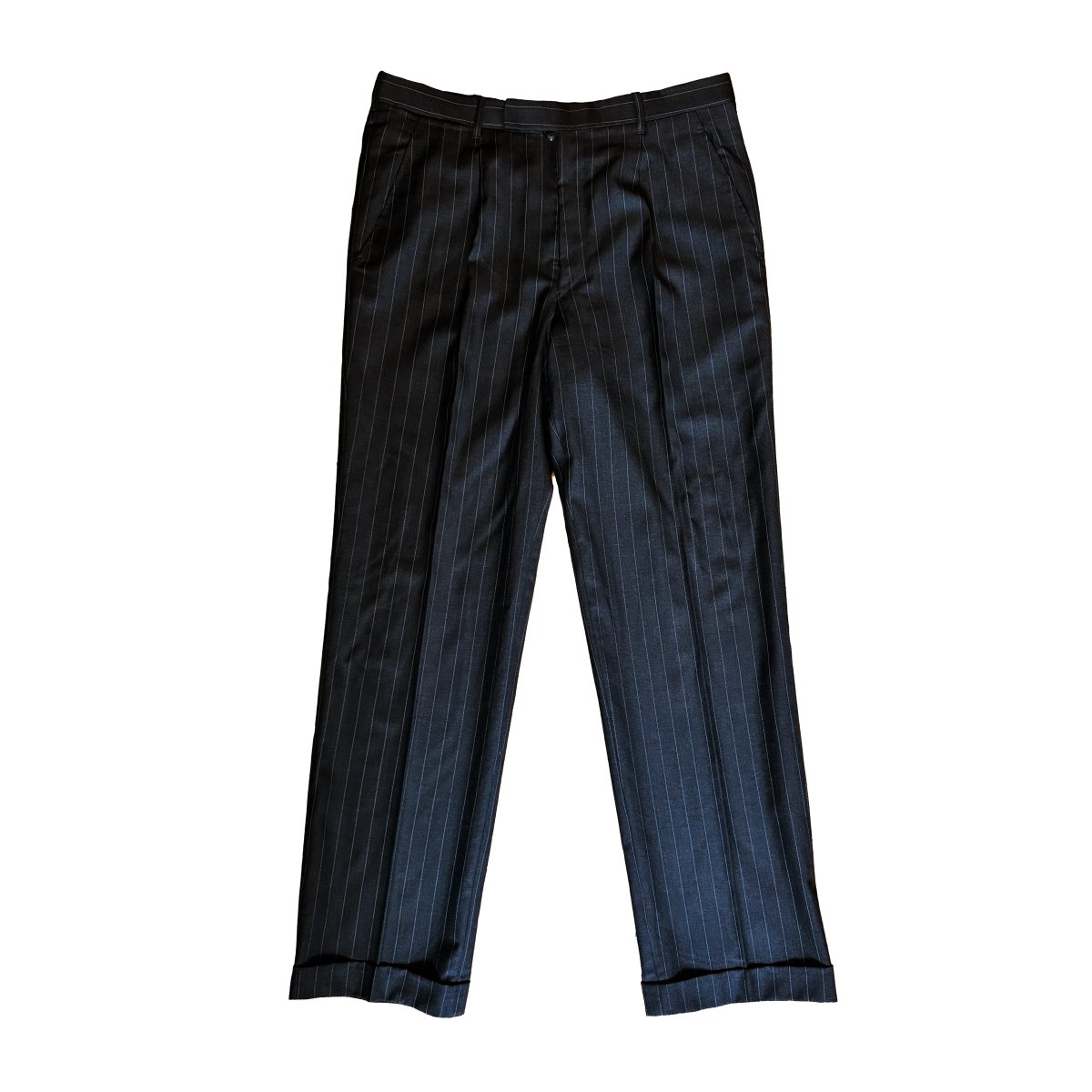 Costume Cifonelli sur mesure noir à fines rayures tennis - Le Beau Gustave