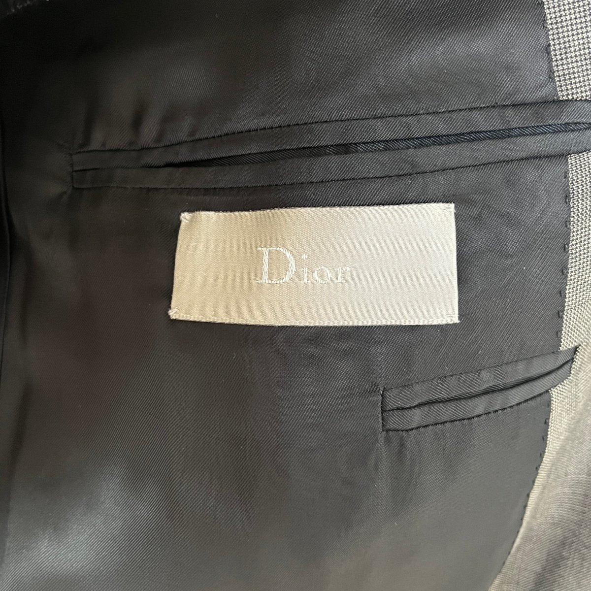 Costume gris prince de galles Dior - Le Beau Gustave