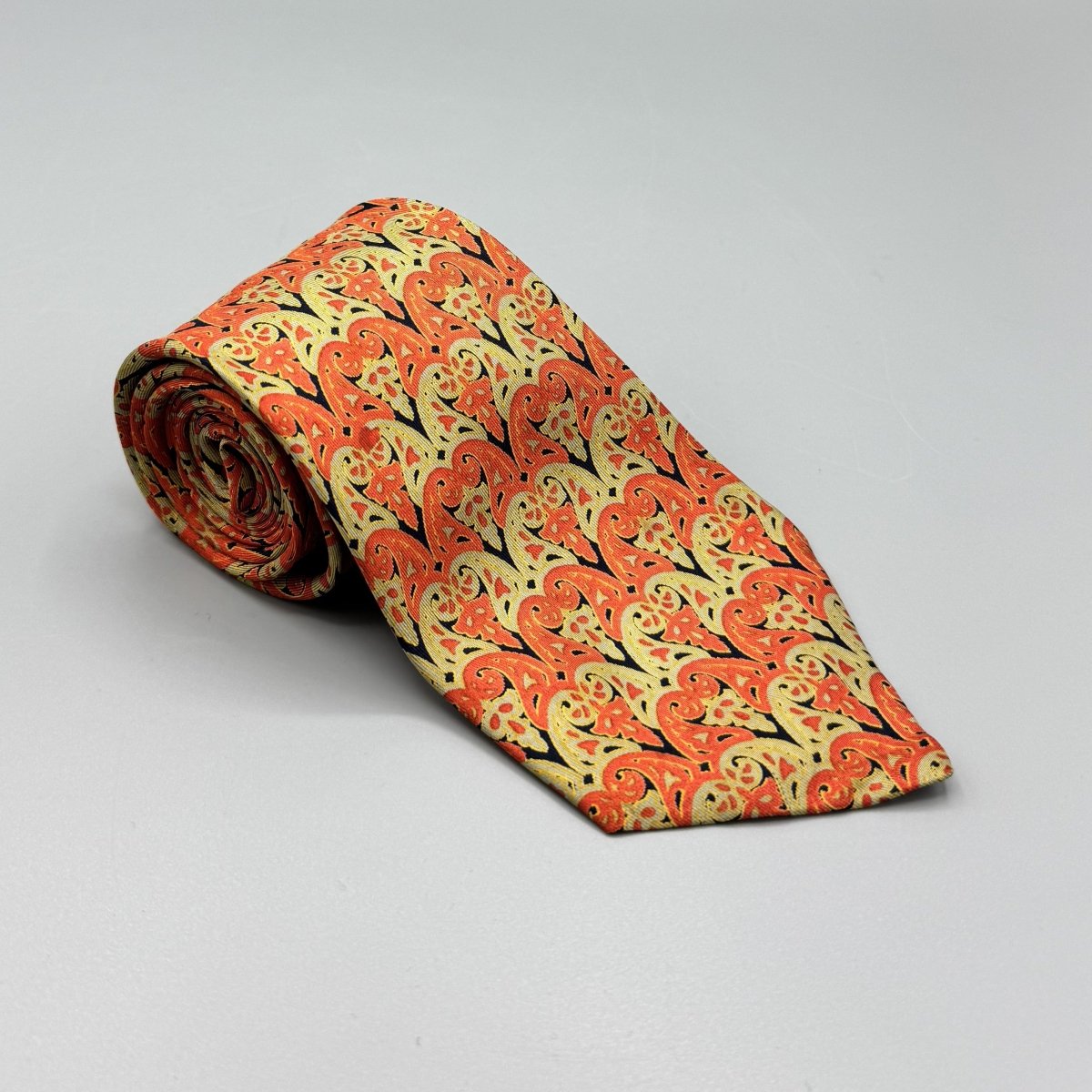 Cravate Arnys à motif cachemire orange et vert anis - Le Beau Gustave