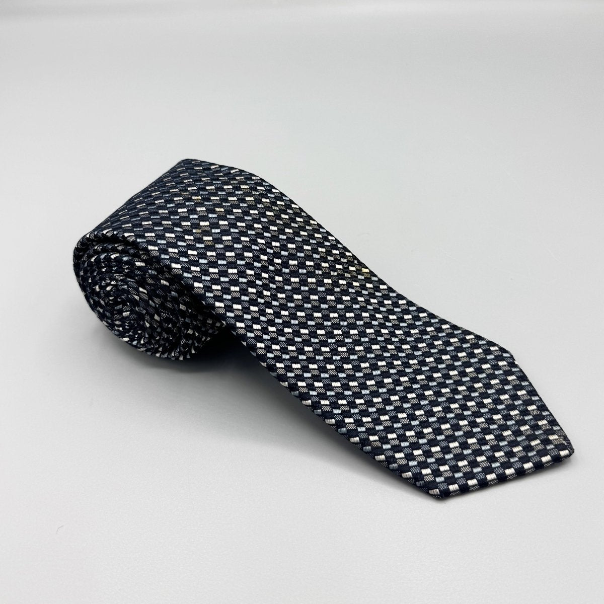 Cravate Charvet à motif bleu & gris en damier - Le Beau Gustave