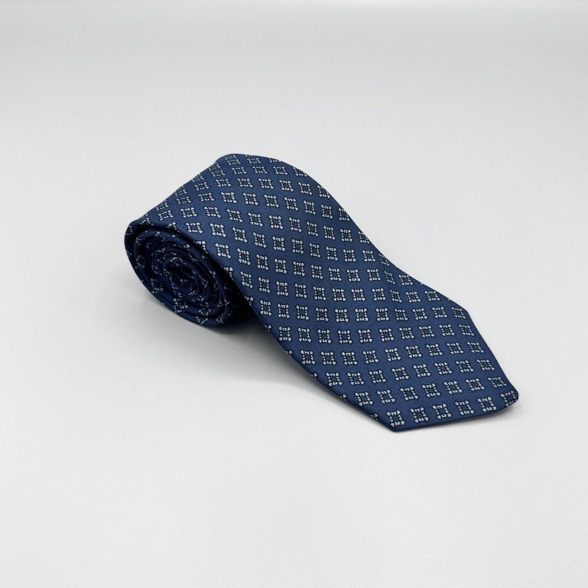 Cravate Charvet bleu foncé motif géométrique - Le Beau Gustave