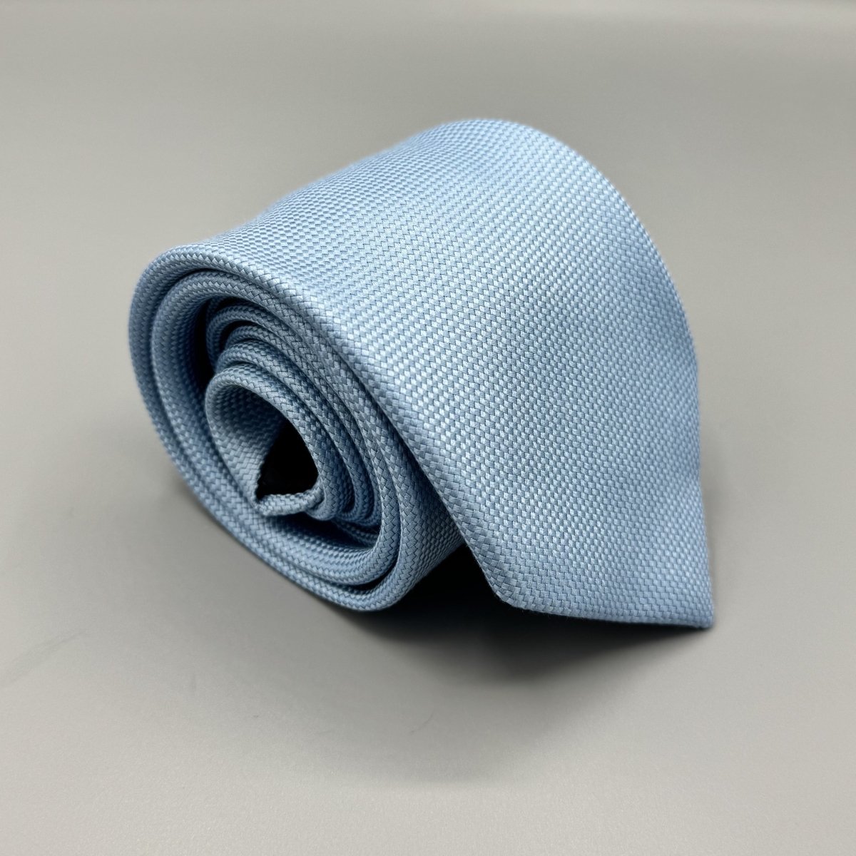 Cravate Hermès bleu clair uni - Le Beau Gustave