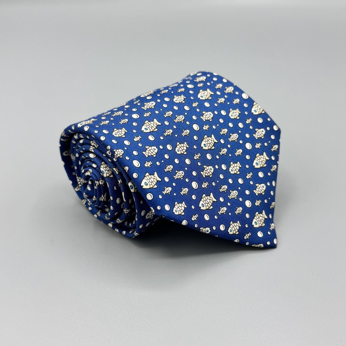 Cravate Hermès bleue à motif poissons - Le Beau Gustave