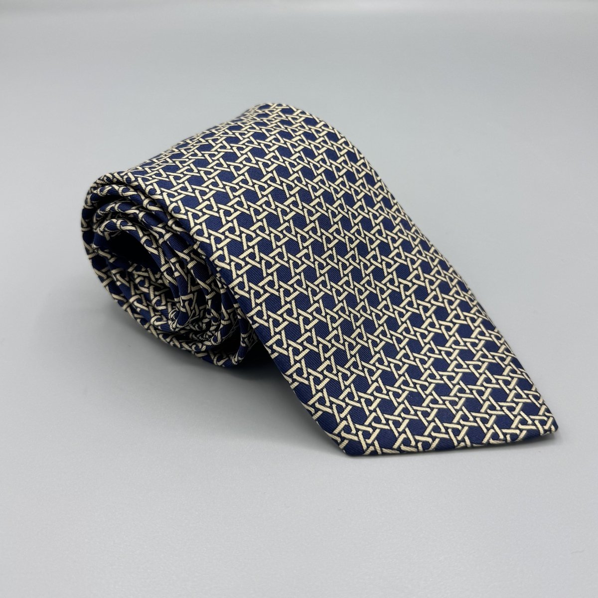 Cravate Hermès bleue à motif treillis - Le Beau Gustave