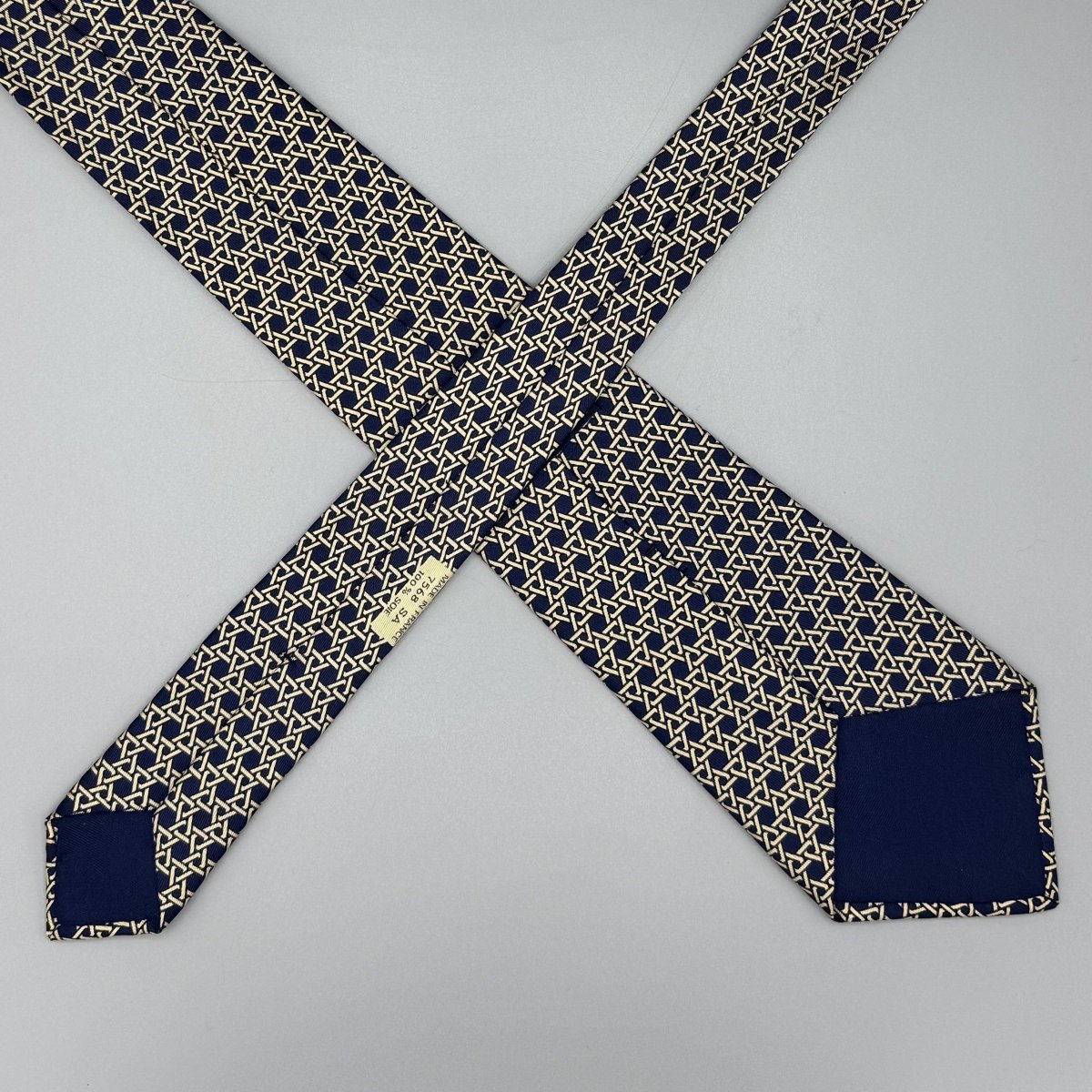 Cravate Hermès bleue à motif treillis - Le Beau Gustave