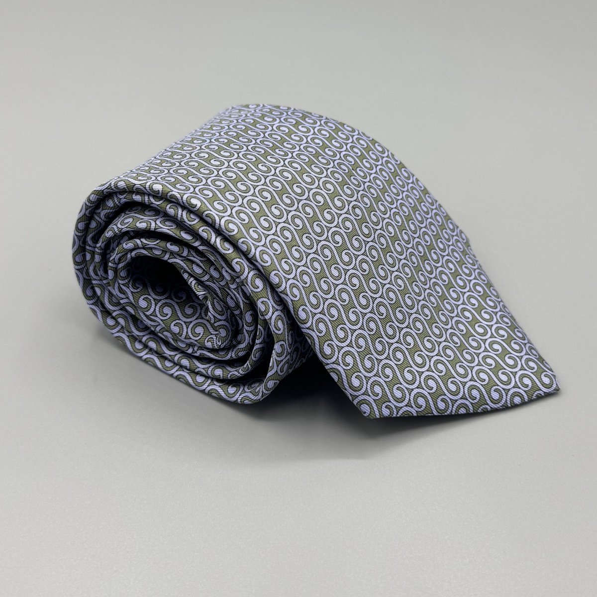 Cravate Hermès bleue et verte à motif arabesque - Le Beau Gustave