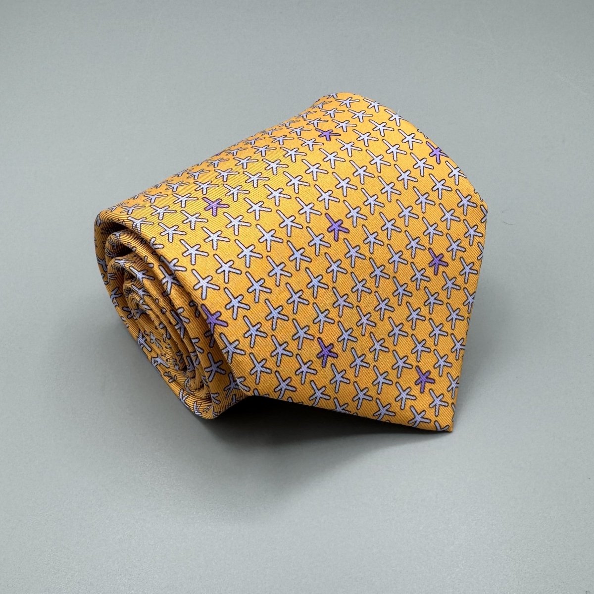 Cravate Hermès oranger à motif bleu pâle et violet - Le Beau Gustave