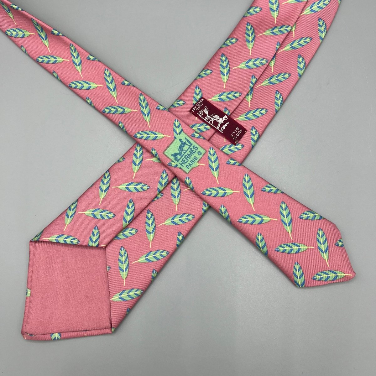 Cravate Hermès rose à feuilles vertes - Le Beau Gustave