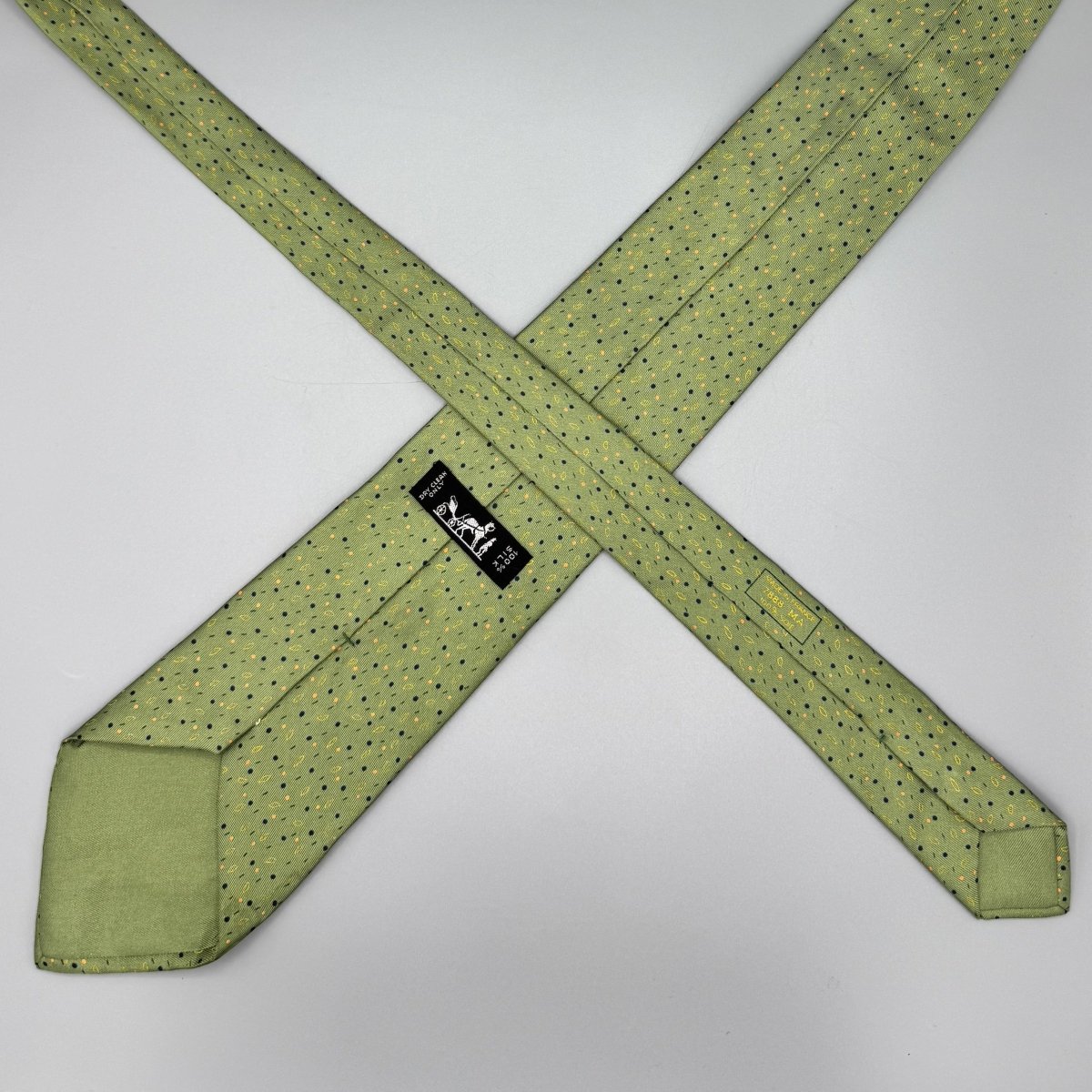 Cravate Hermès vert anis à petits motifs géométriques - Le Beau Gustave