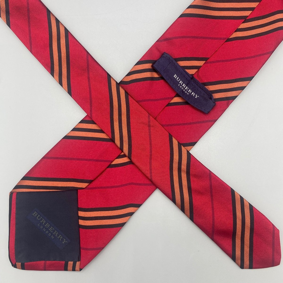 Cravate rouge Burberry à rayures - Le Beau Gustave