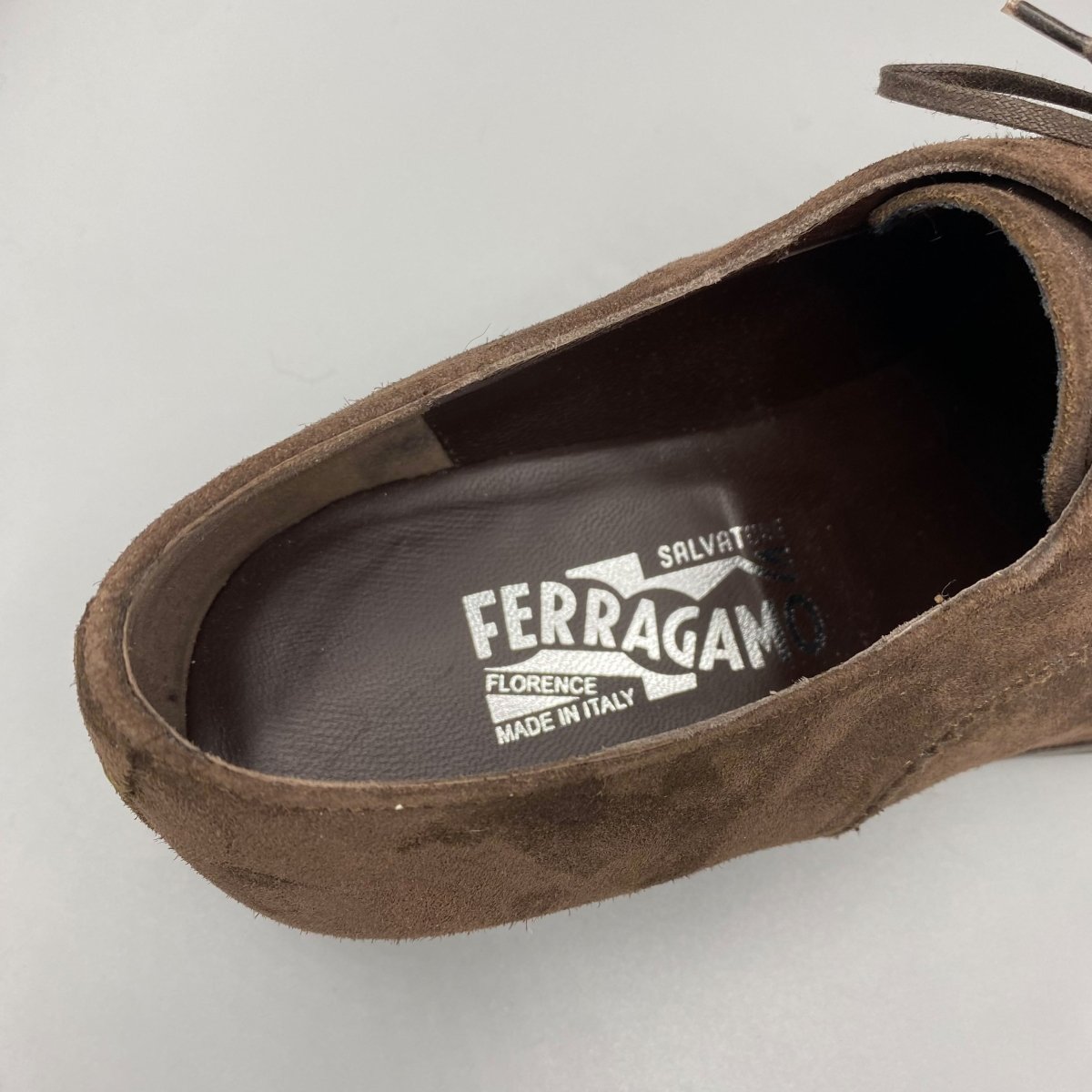 Derbies en daim Ferragamo - Le Beau Gustave